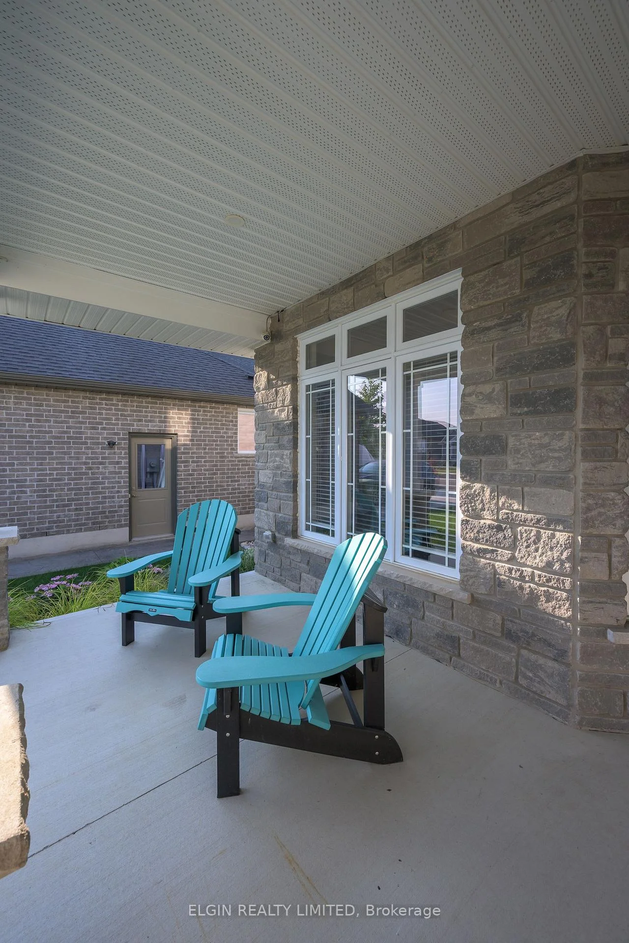 Photo 5 of 14 Muirfield Drive, St. Thomas — HOMEH