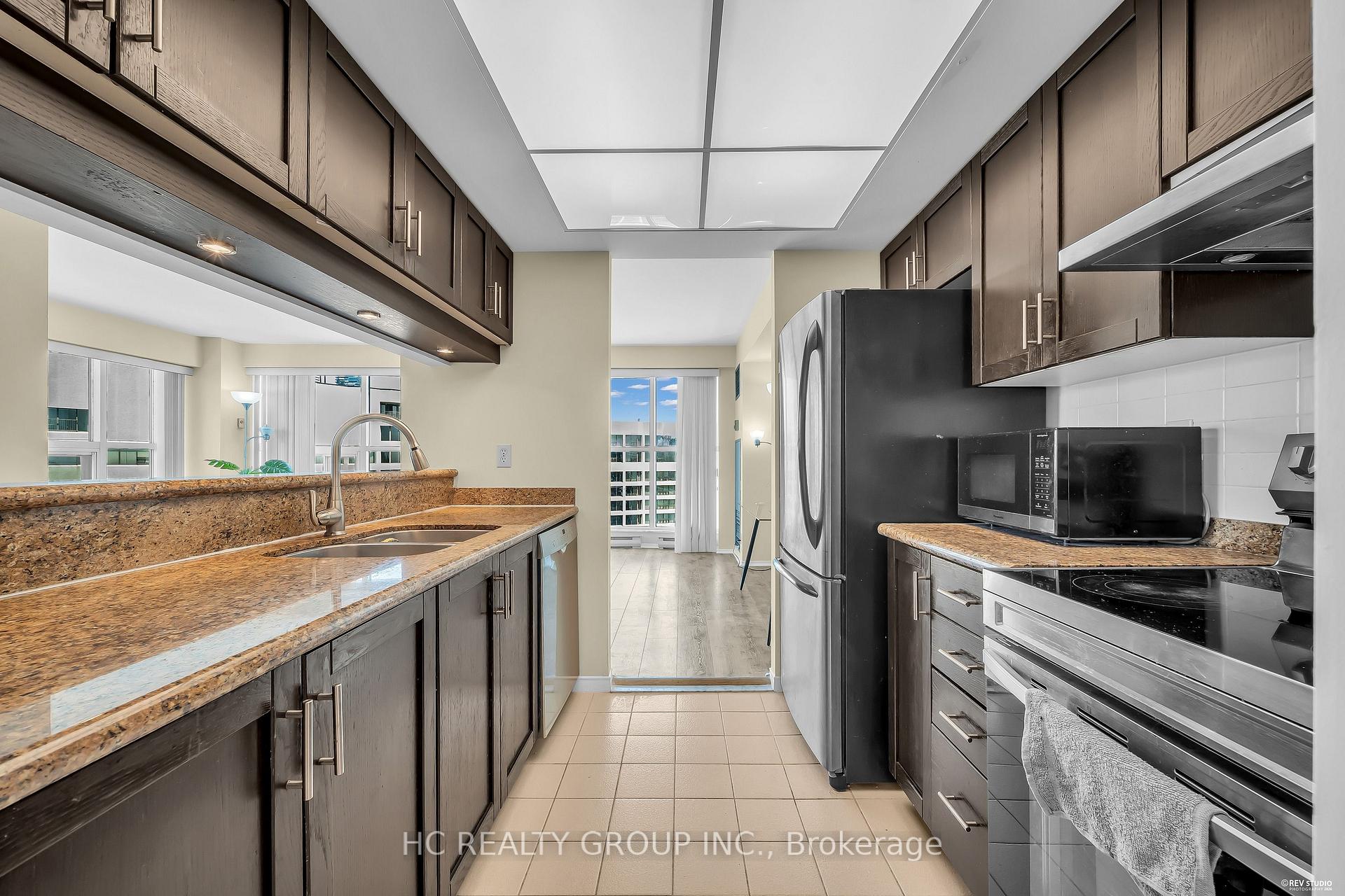Photo 11 of Unit 3902, 99 Harbour Square, Toronto, Waterfront Communities — HOMEH