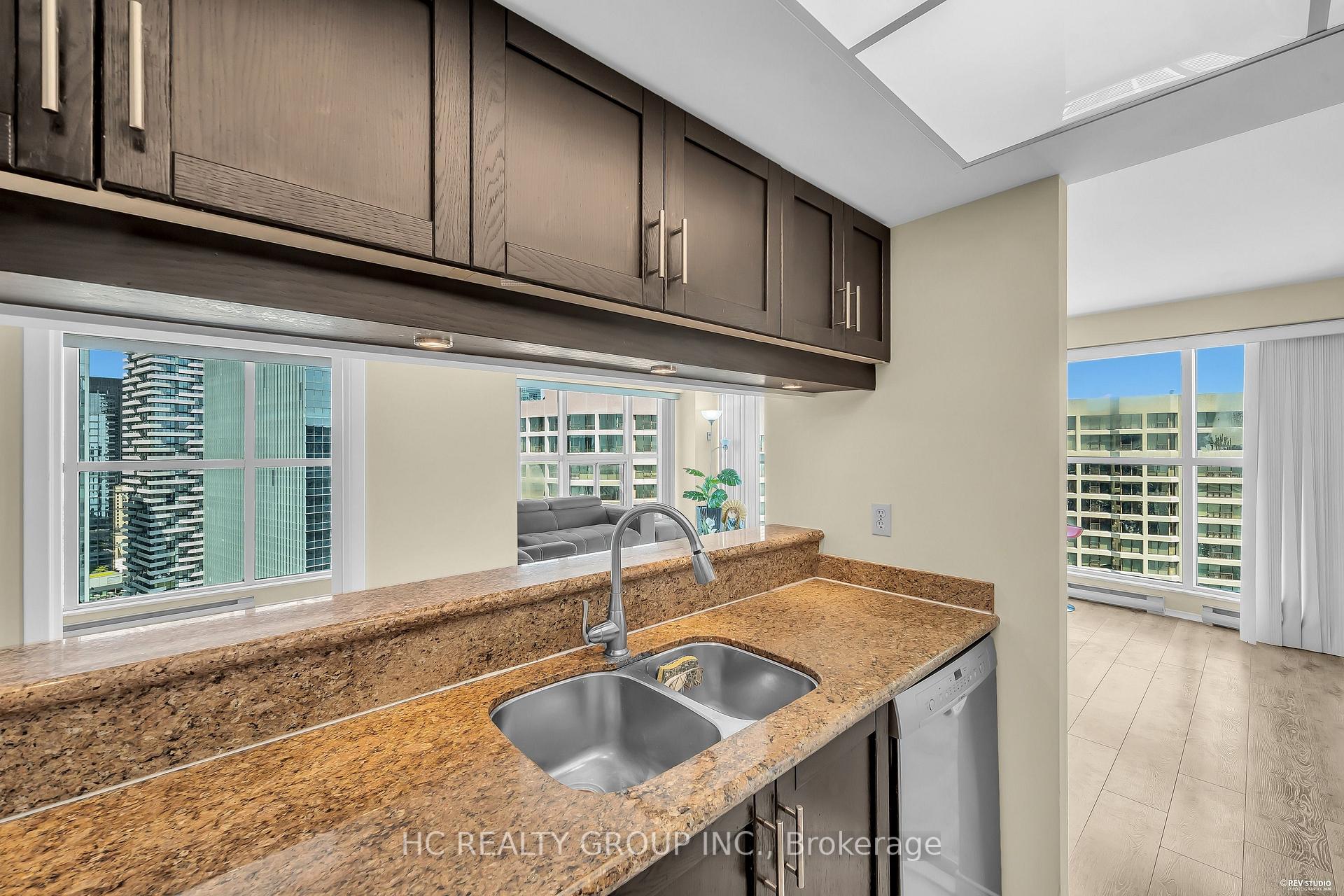 Photo 14 of Unit 3902, 99 Harbour Square, Toronto, Waterfront Communities — HOMEH