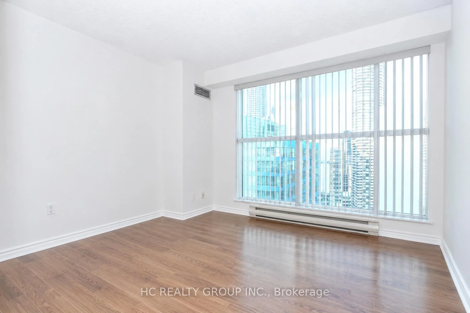 Photo 3 of Unit 3902, 99 Harbour Square, Toronto, Waterfront Communities — HOMEH