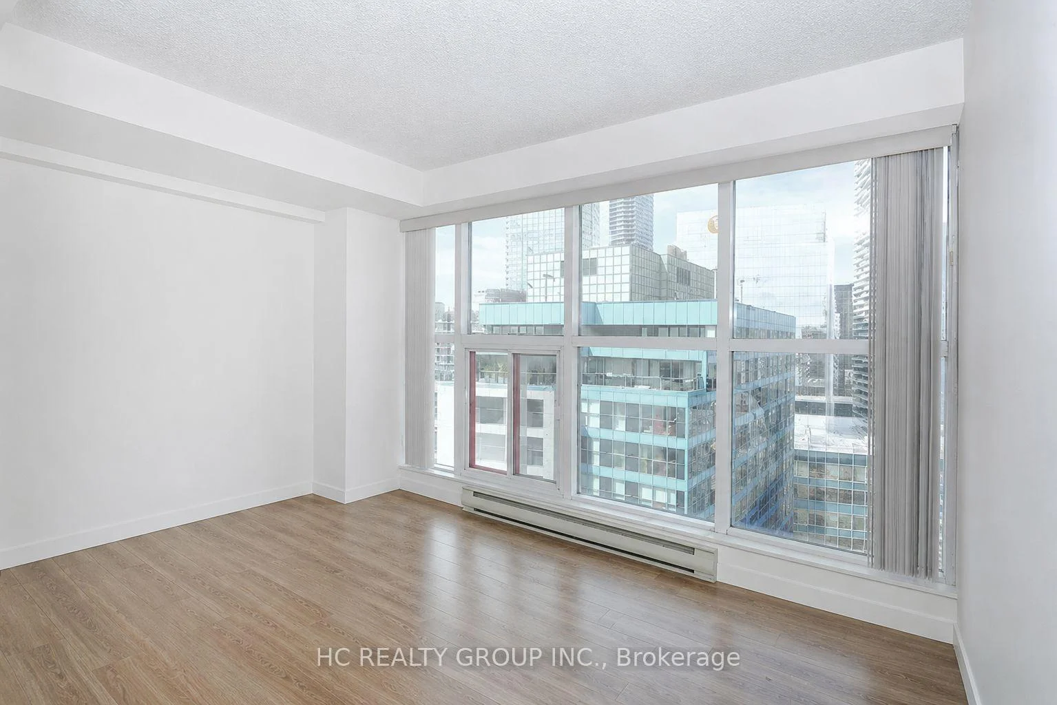 Photo 4 of Unit 3902, 99 Harbour Square, Toronto, Waterfront Communities — HOMEH