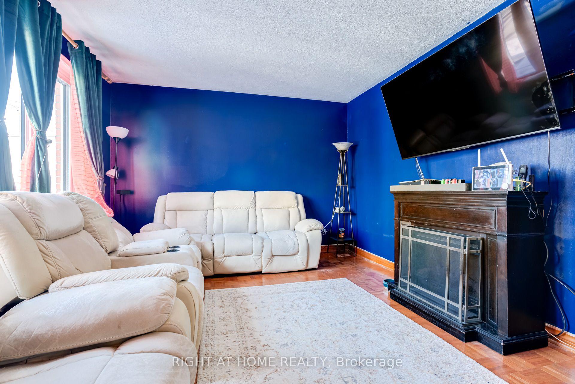 Photo 3 of 4 Leslie Street, Brampton, Northwood Park — HOMEH