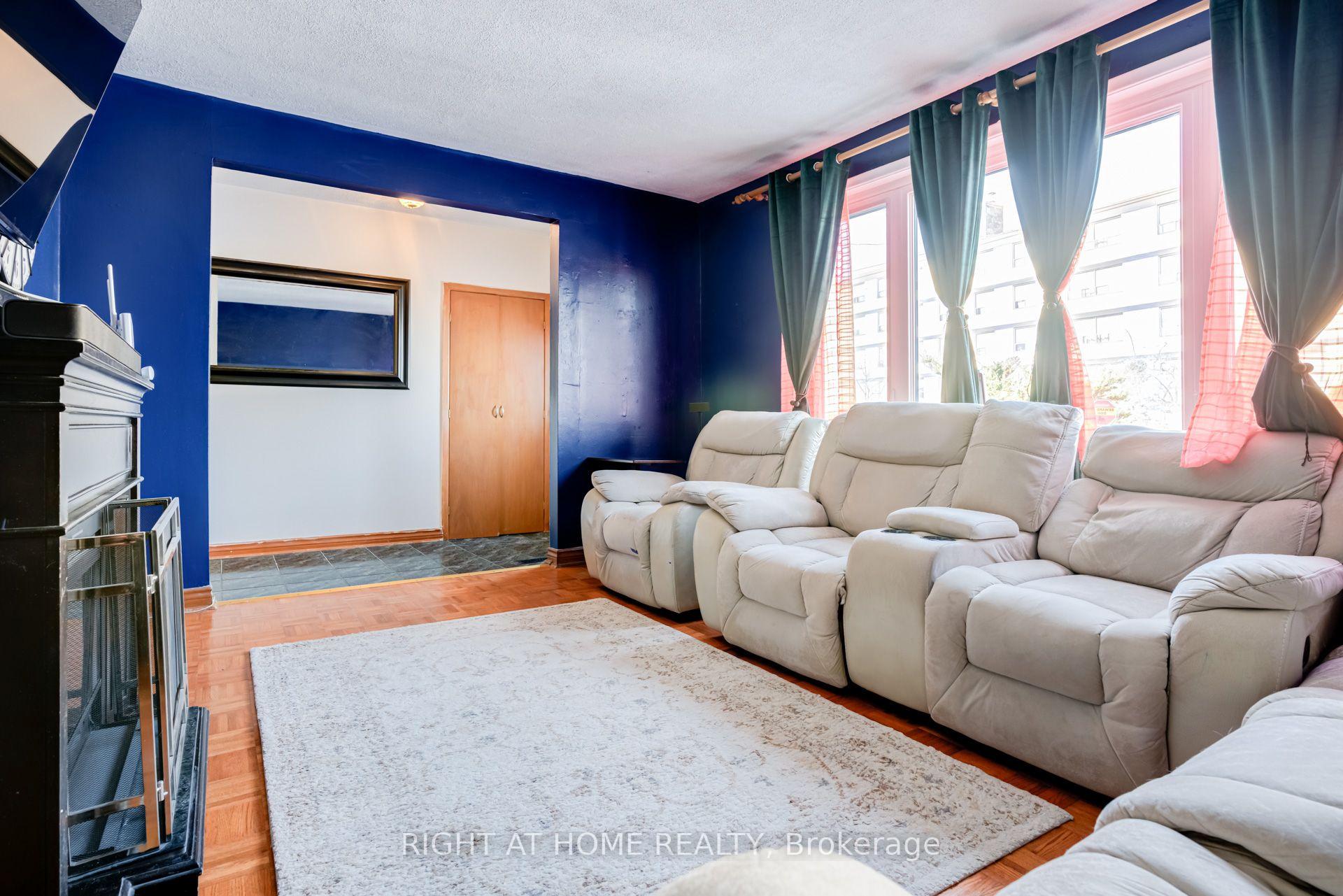 Photo 5 of 4 Leslie Street, Brampton, Northwood Park — HOMEH