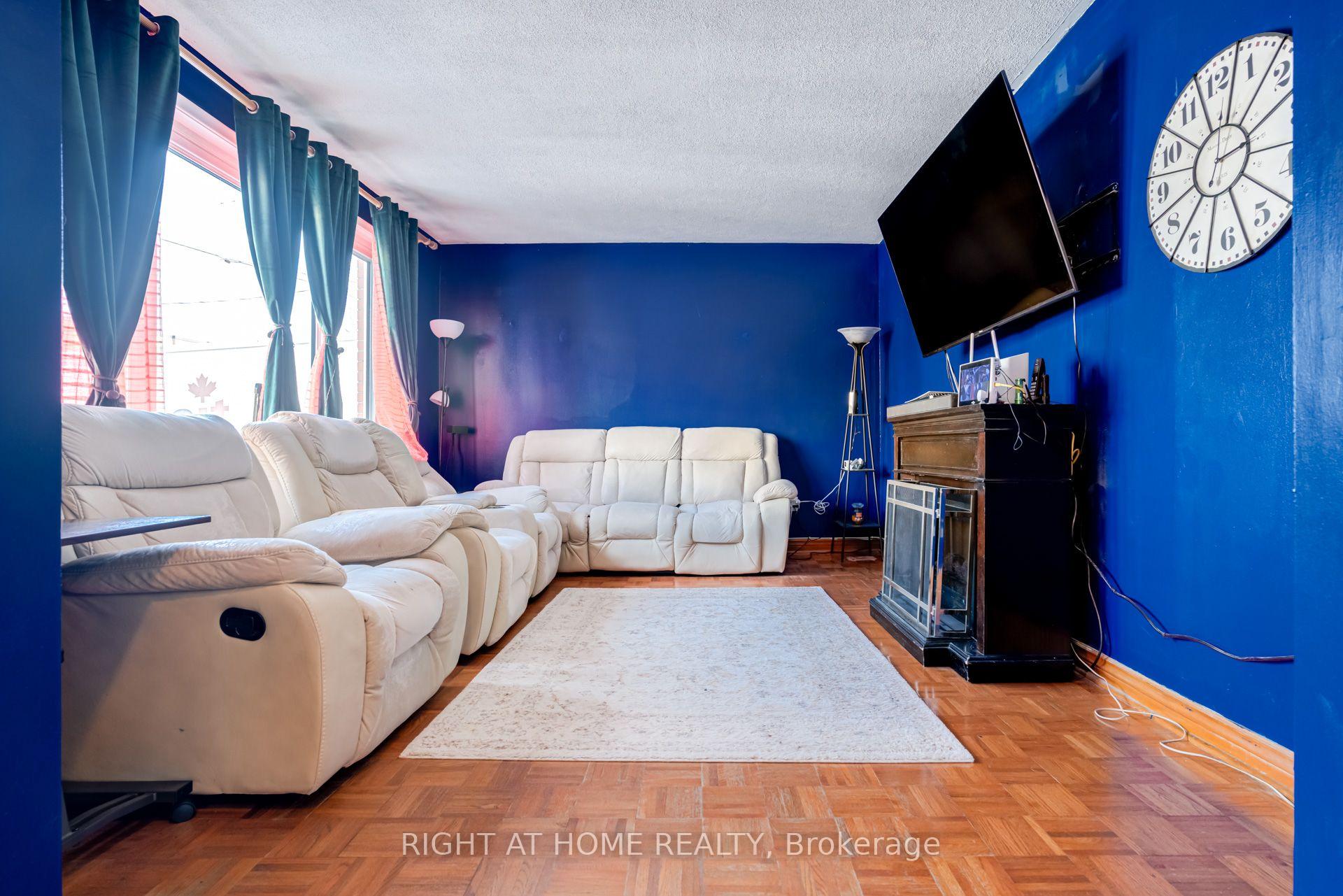 Photo 6 of 4 Leslie Street, Brampton, Northwood Park — HOMEH