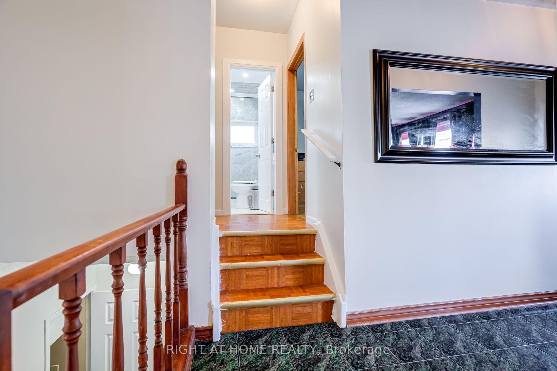 Photo 14 of 4 Leslie Street, Brampton, Northwood Park — HOMEH