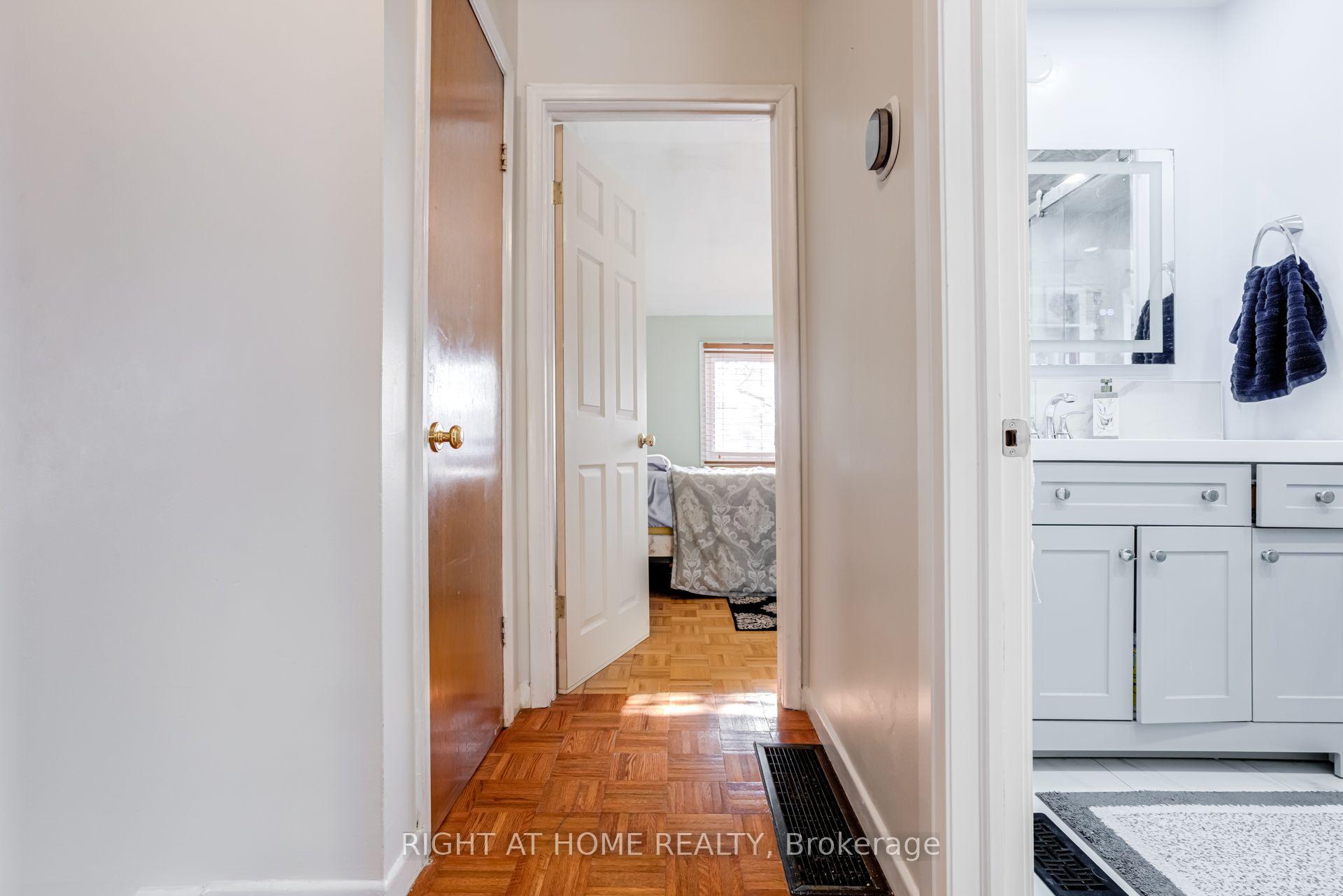 Photo 15 of 4 Leslie Street, Brampton, Northwood Park — HOMEH