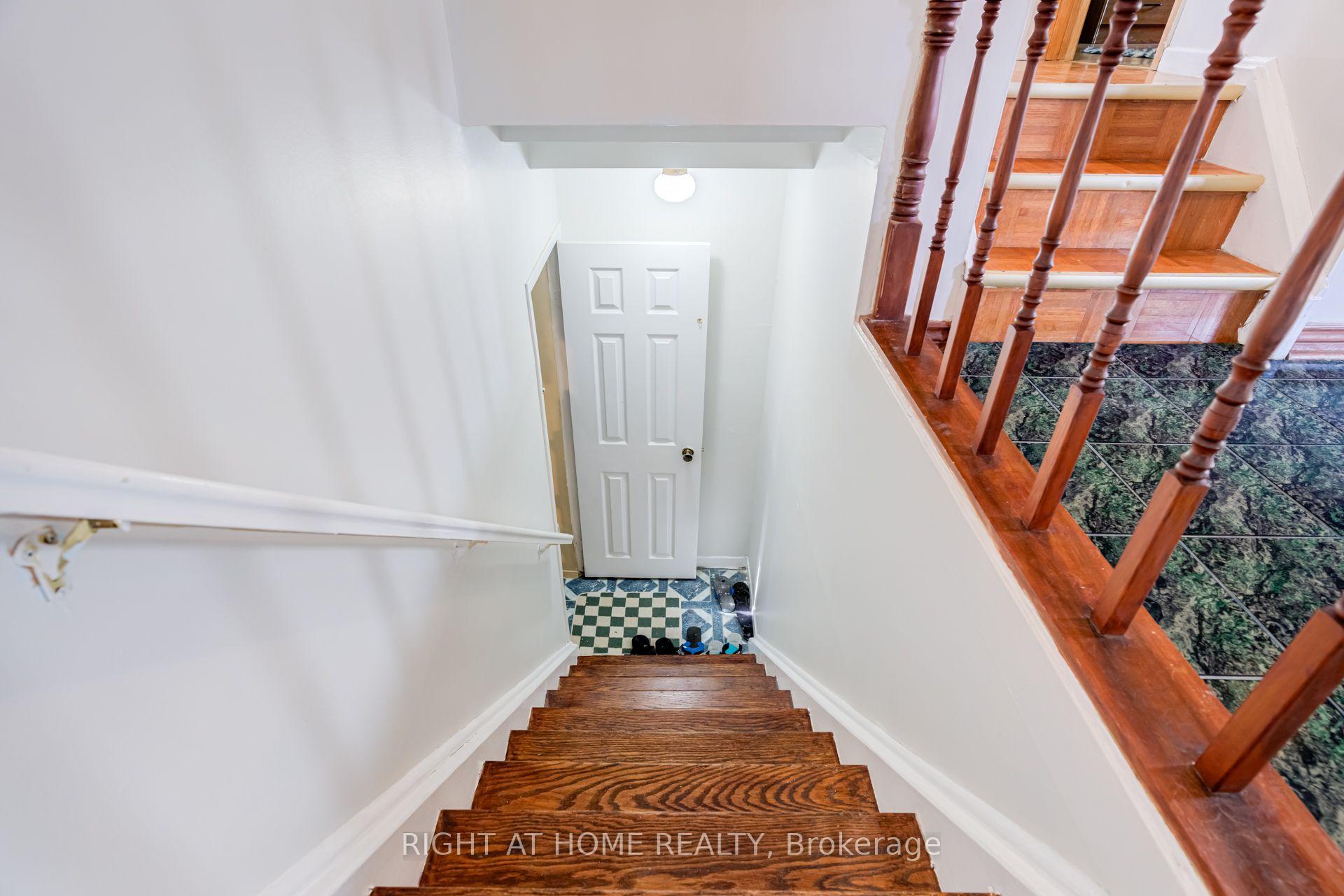 Photo 24 of 4 Leslie Street, Brampton, Northwood Park — HOMEH