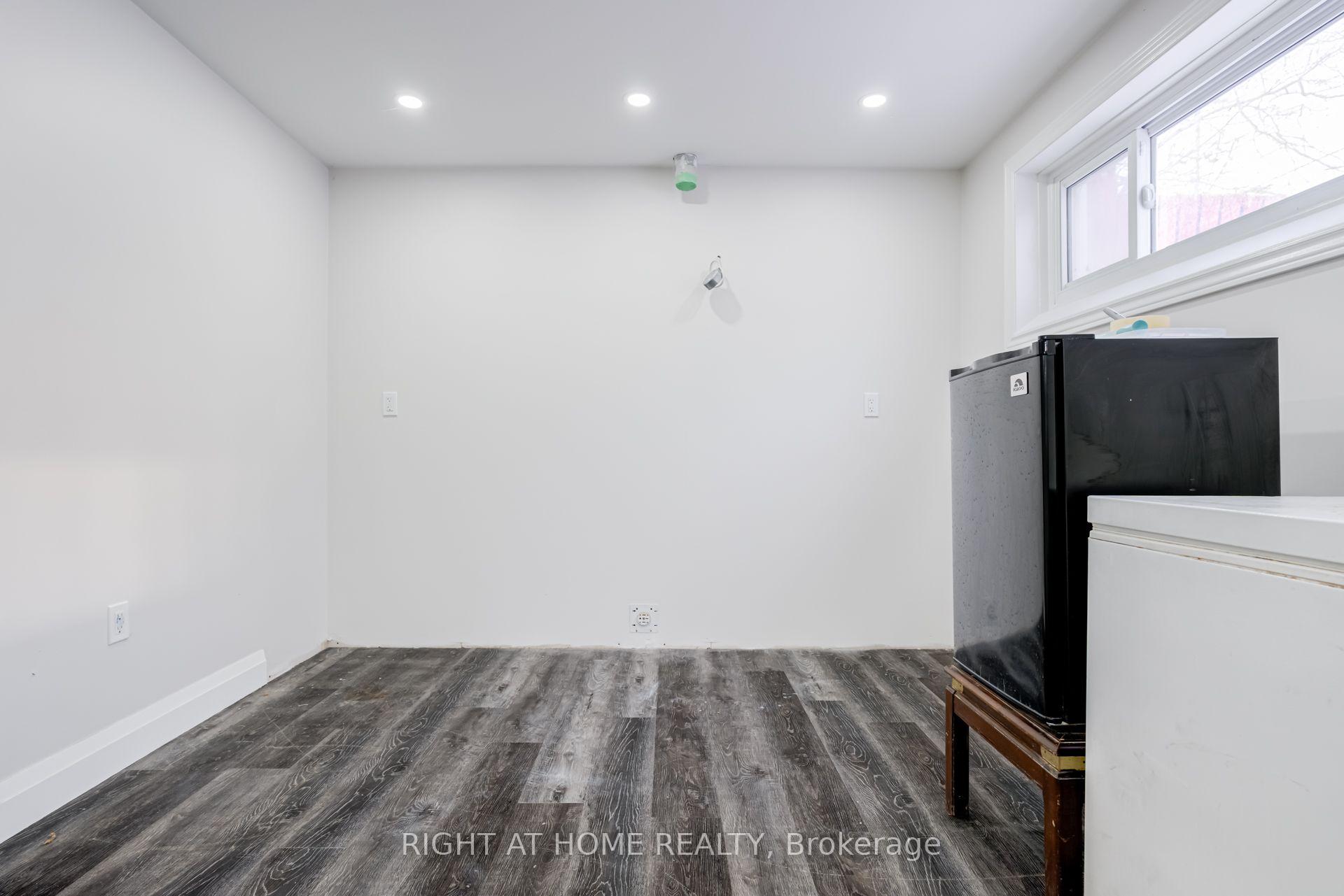 Photo 31 of 4 Leslie Street, Brampton, Northwood Park — HOMEH