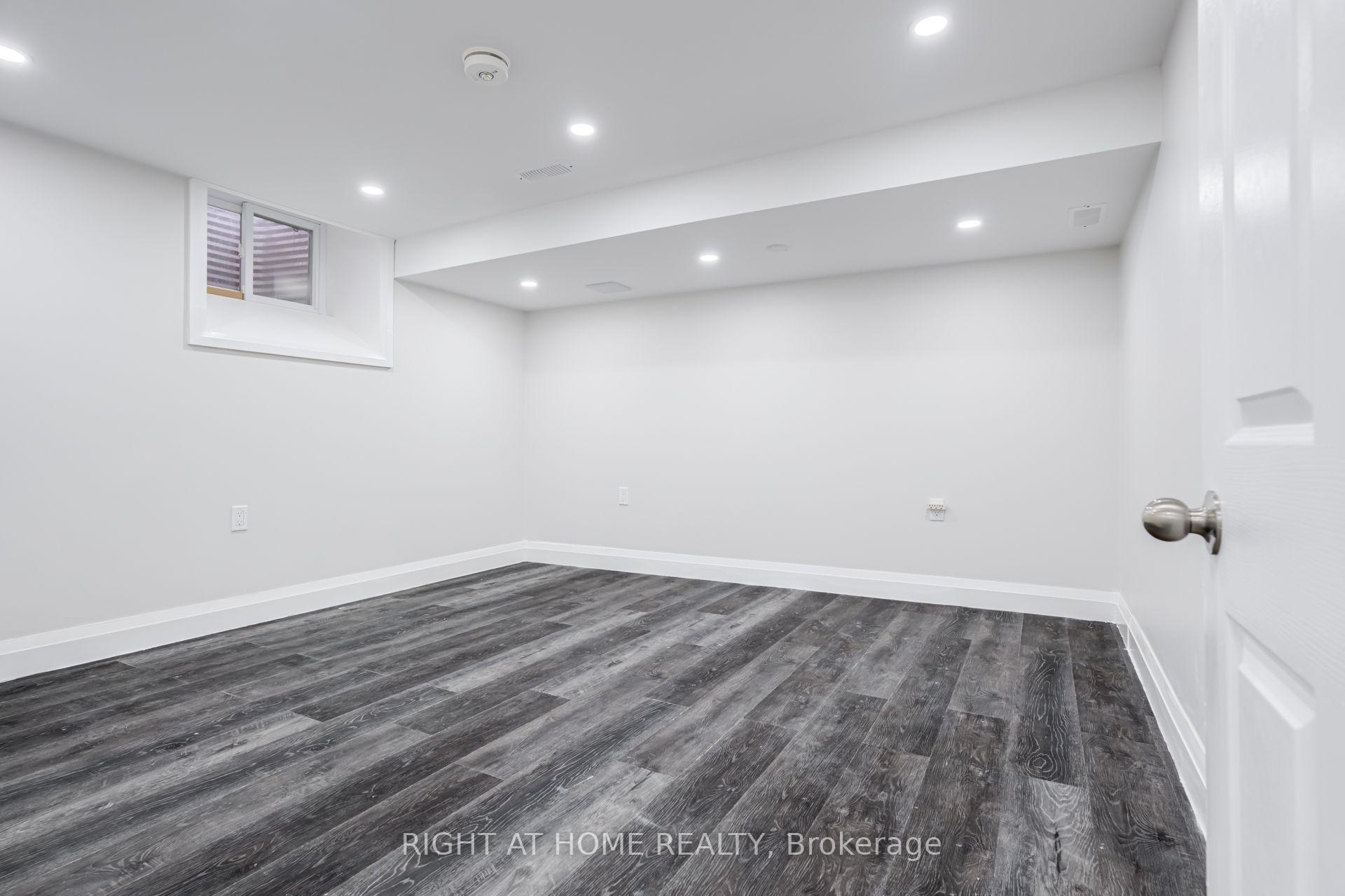 Photo 38 of 4 Leslie Street, Brampton, Northwood Park — HOMEH