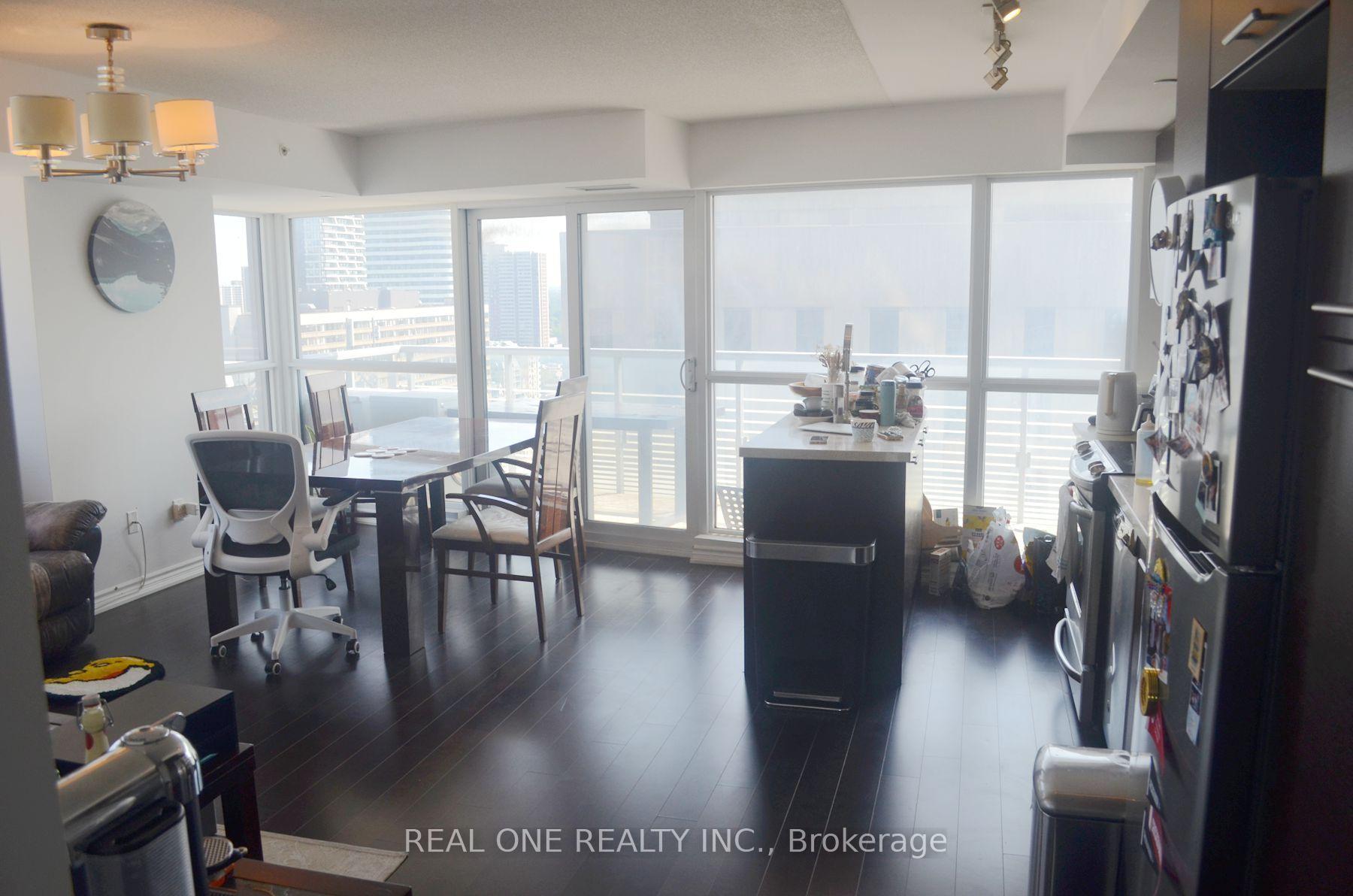 Photo 4 of Unit 2002, 386 Yonge Street, Toronto, Bay Street Corridor — HOMEH