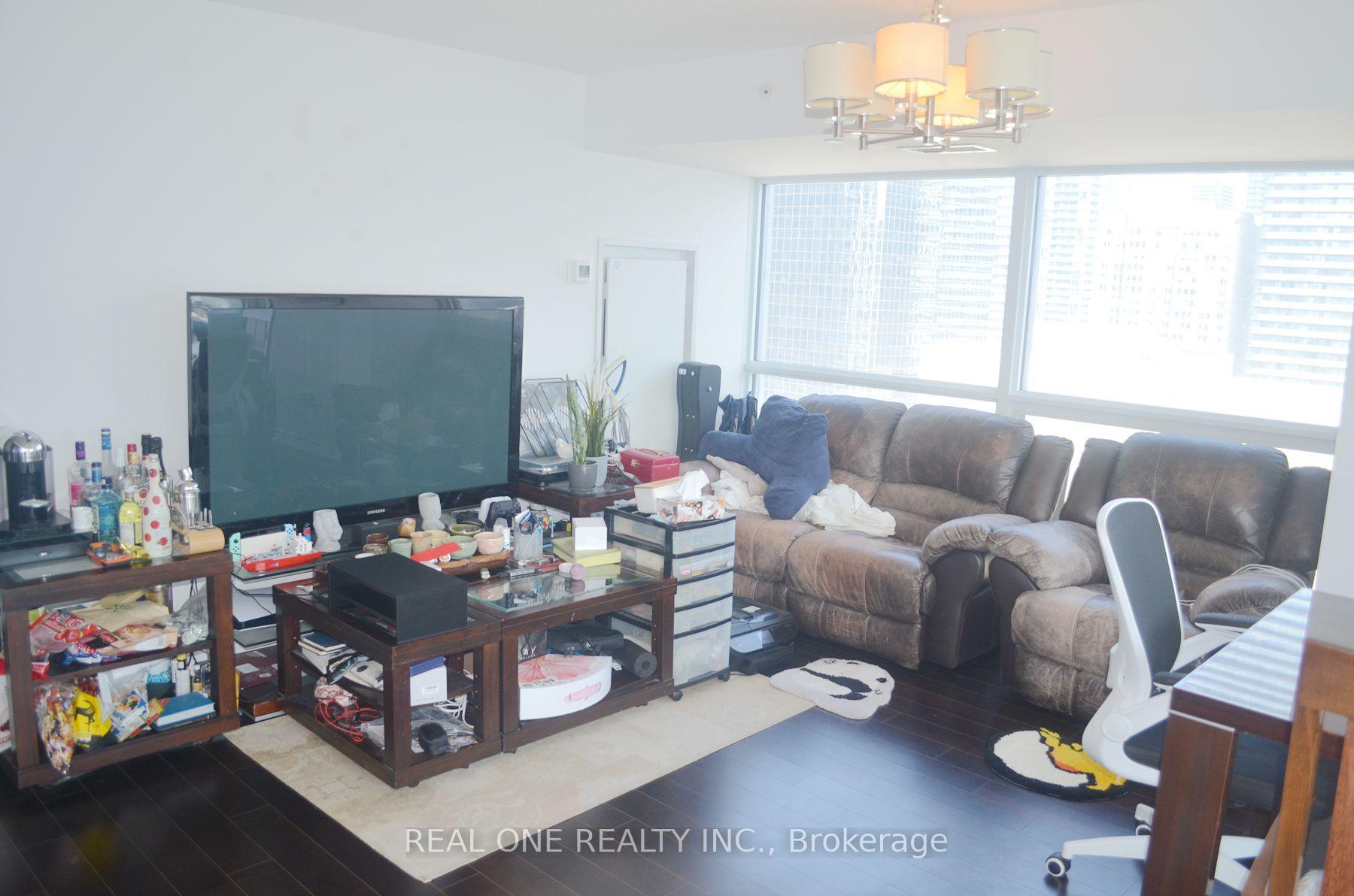 Photo 5 of Unit 2002, 386 Yonge Street, Toronto, Bay Street Corridor — HOMEH