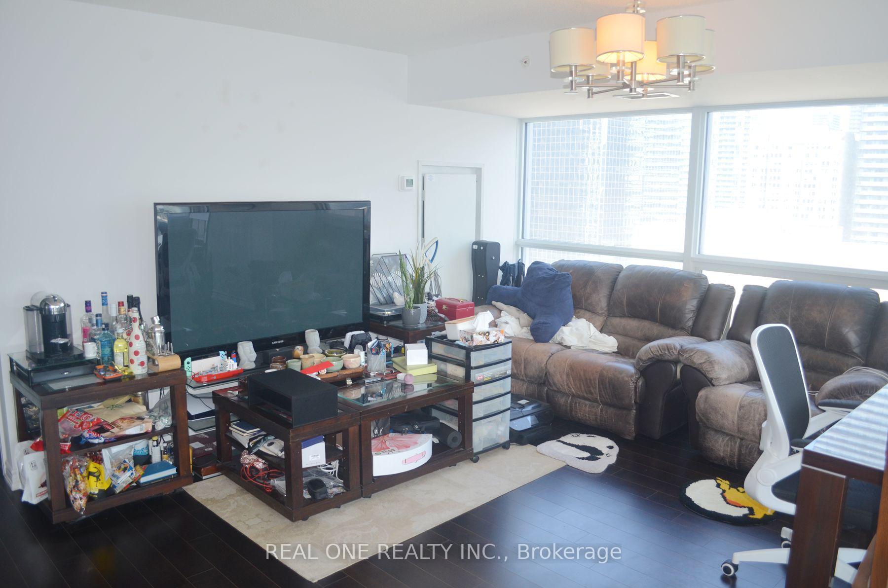 Photo 6 of Unit 2002, 386 Yonge Street, Toronto, Bay Street Corridor — HOMEH