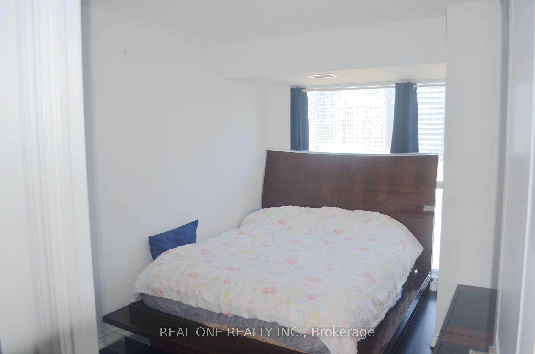 Photo 7 of Unit 2002, 386 Yonge Street, Toronto, Bay Street Corridor — HOMEH