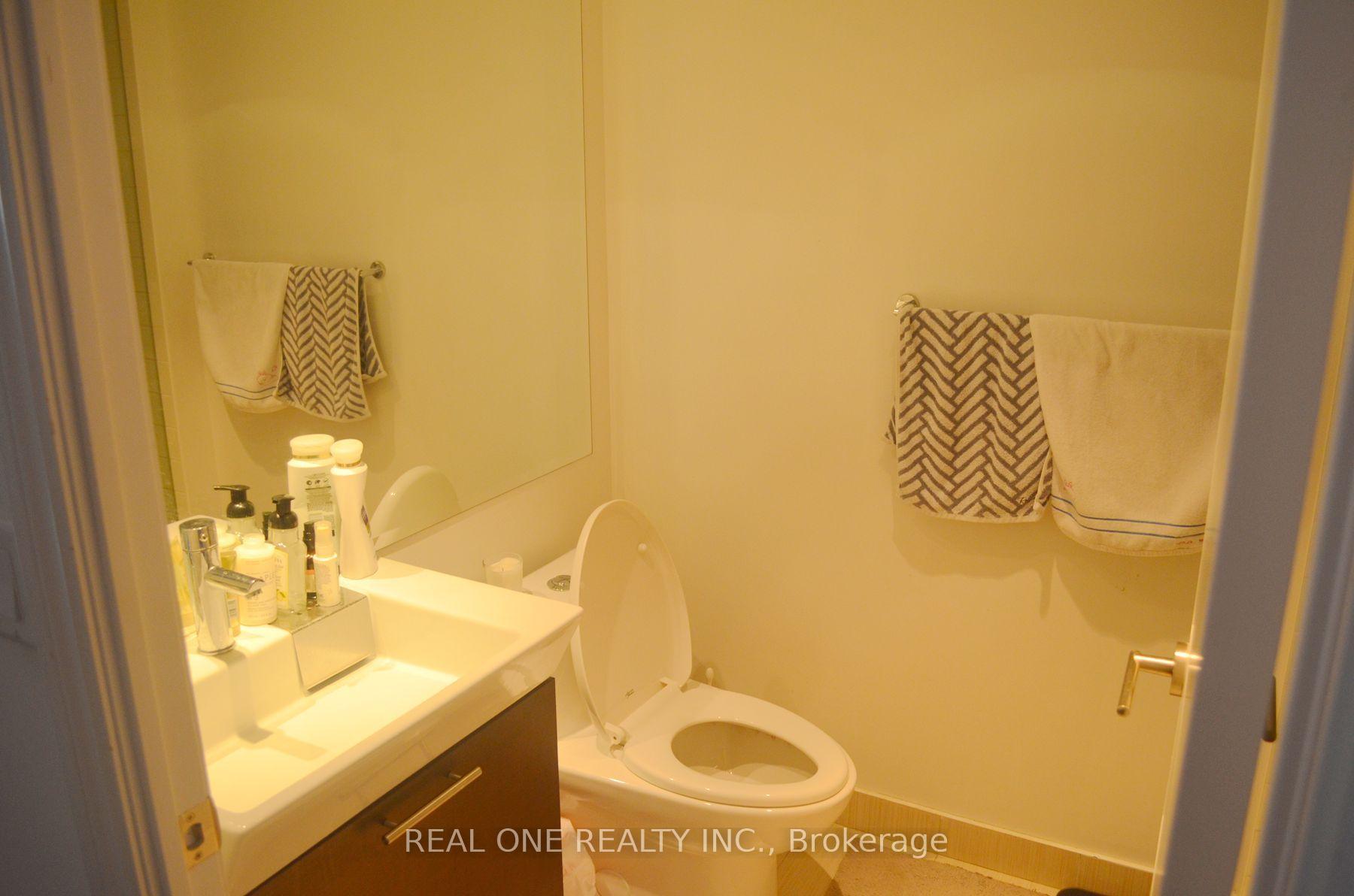 Photo 9 of Unit 2002, 386 Yonge Street, Toronto, Bay Street Corridor — HOMEH