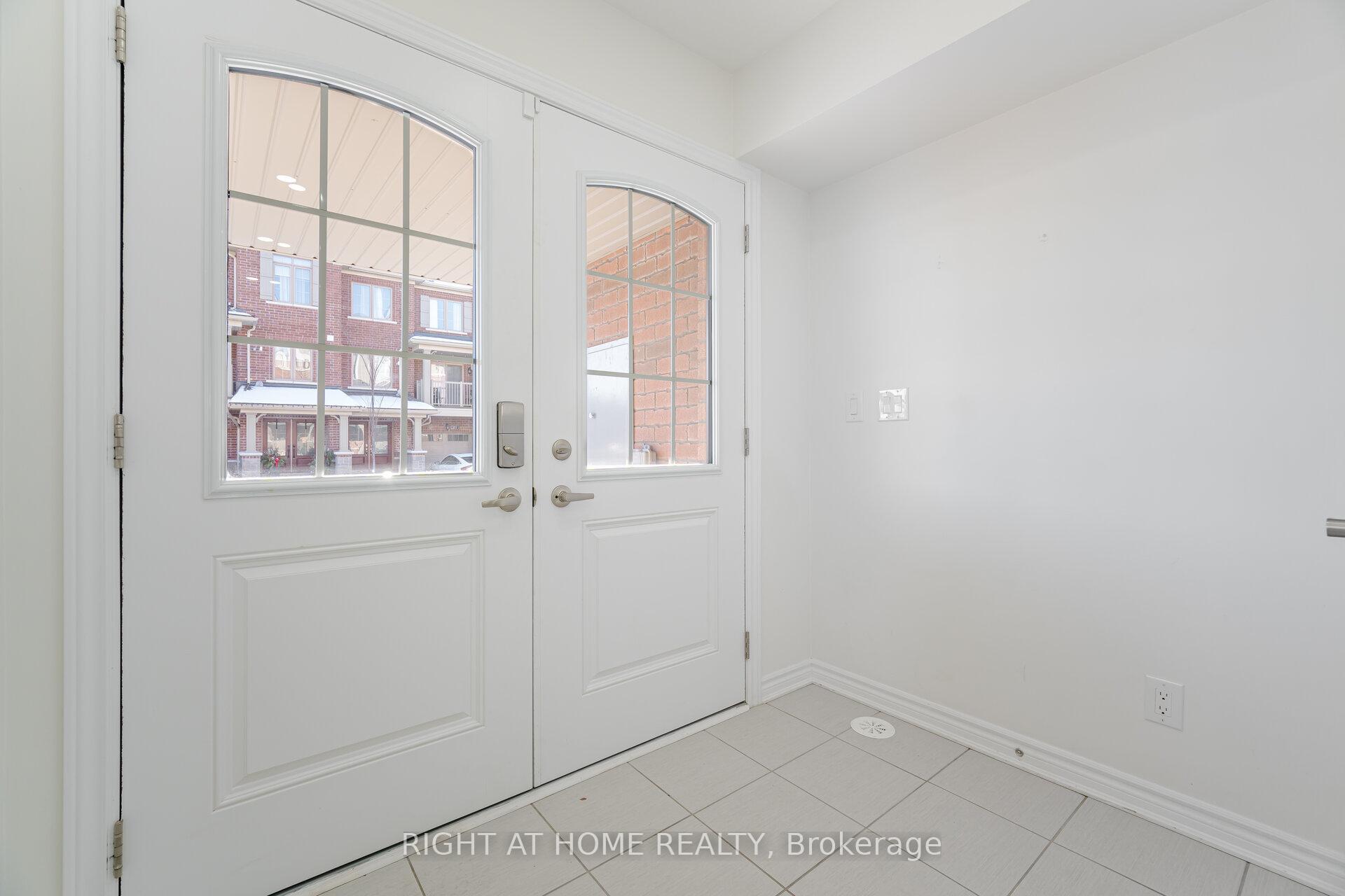 Photo 4 of 48 Porcelain Way, Whitby, Rolling Acres — HOMEH