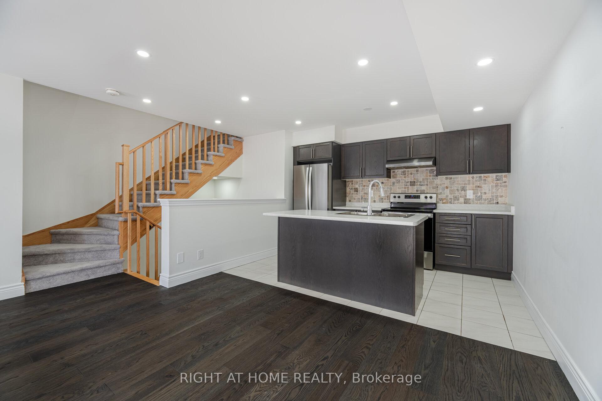 Photo 9 of 48 Porcelain Way, Whitby, Rolling Acres — HOMEH