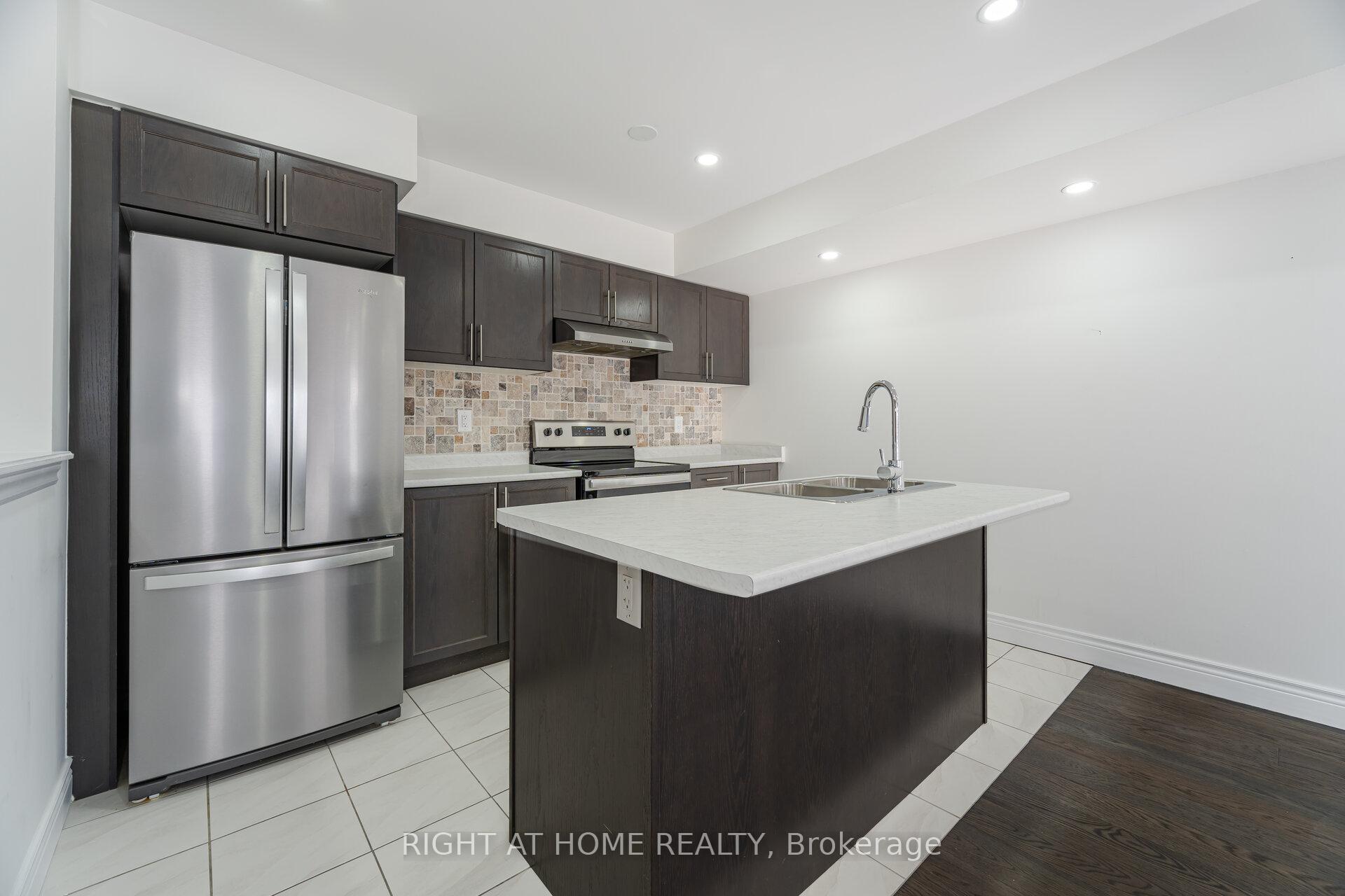 Photo 10 of 48 Porcelain Way, Whitby, Rolling Acres — HOMEH