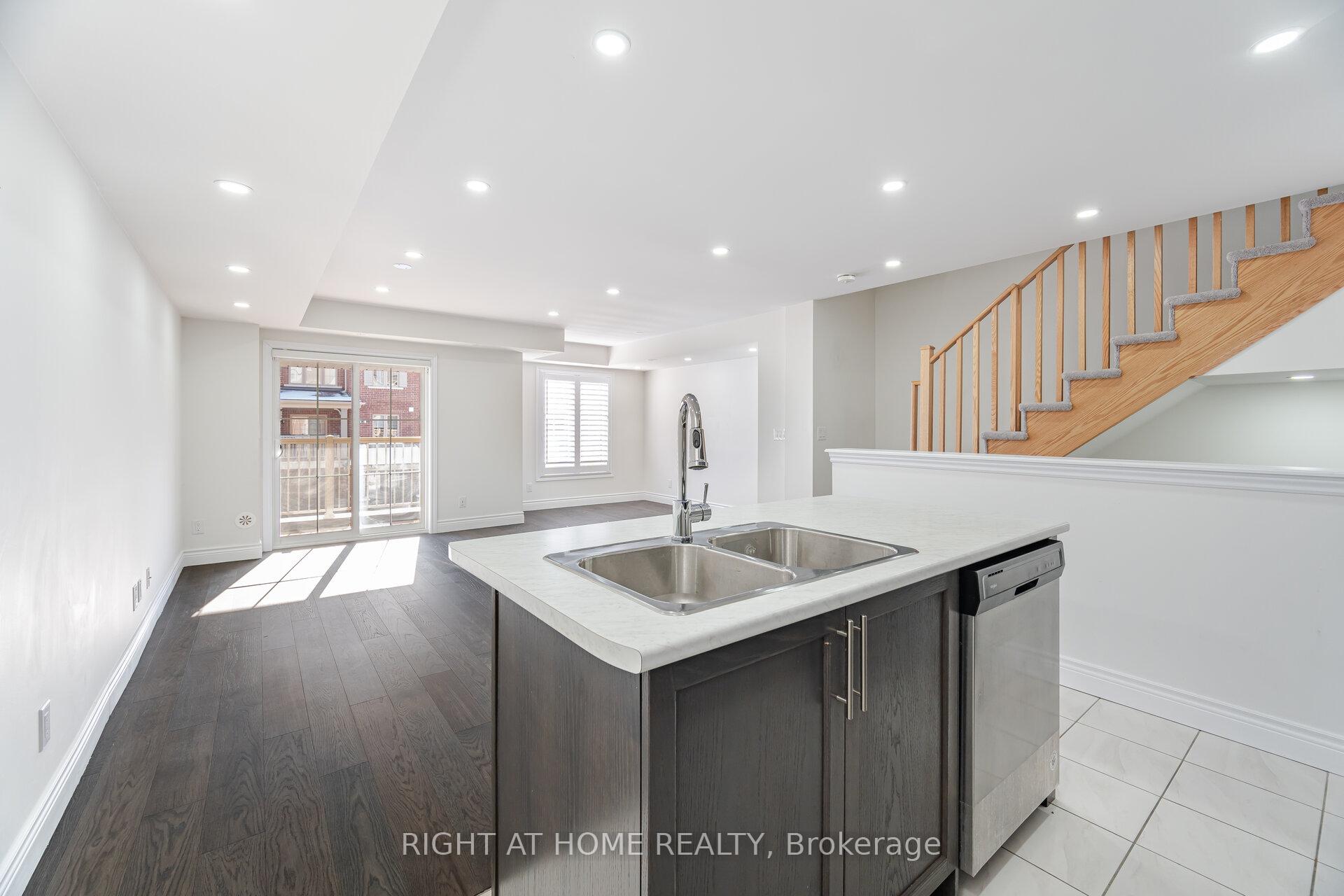 Photo 12 of 48 Porcelain Way, Whitby, Rolling Acres — HOMEH