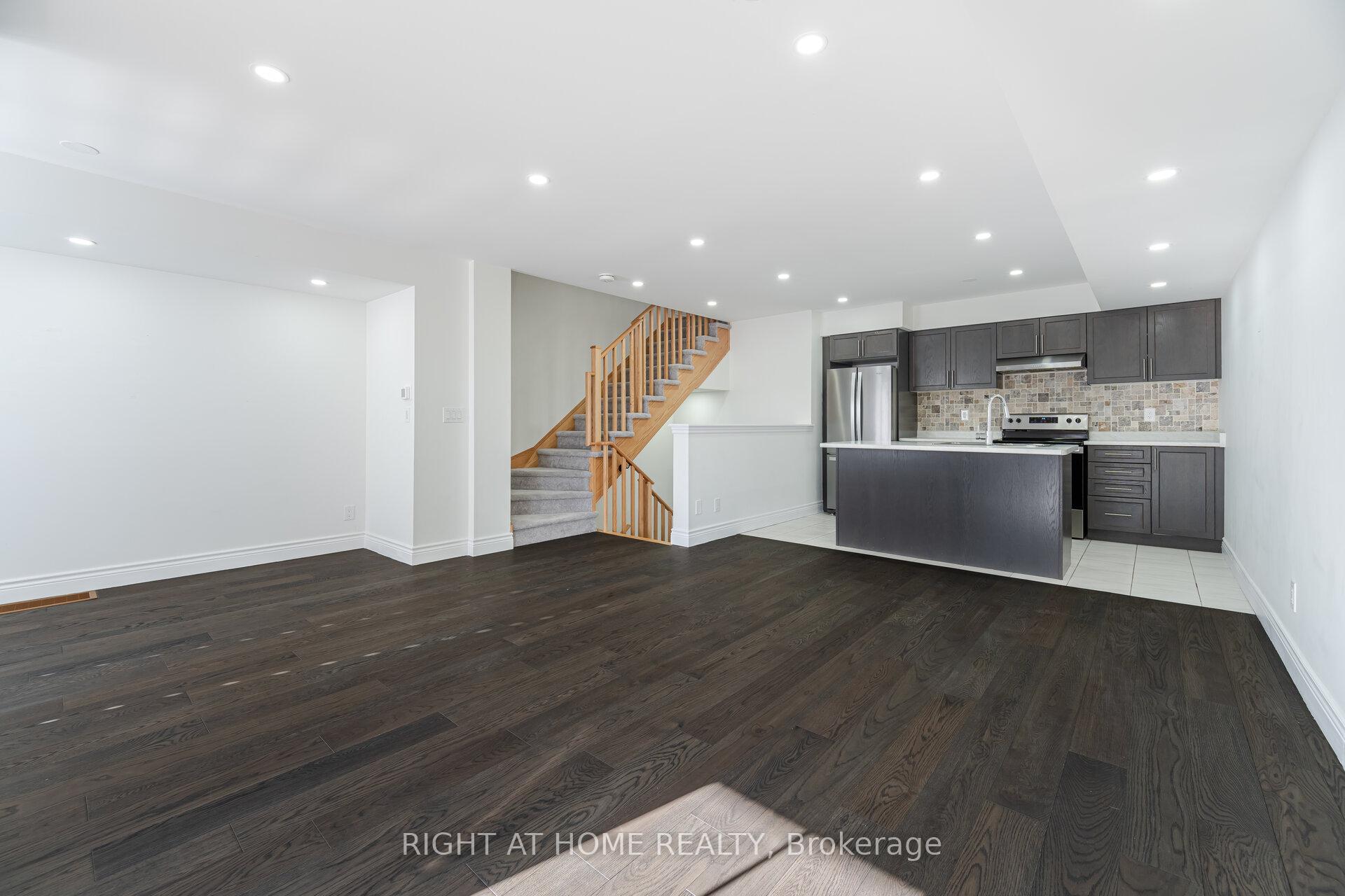Photo 17 of 48 Porcelain Way, Whitby, Rolling Acres — HOMEH