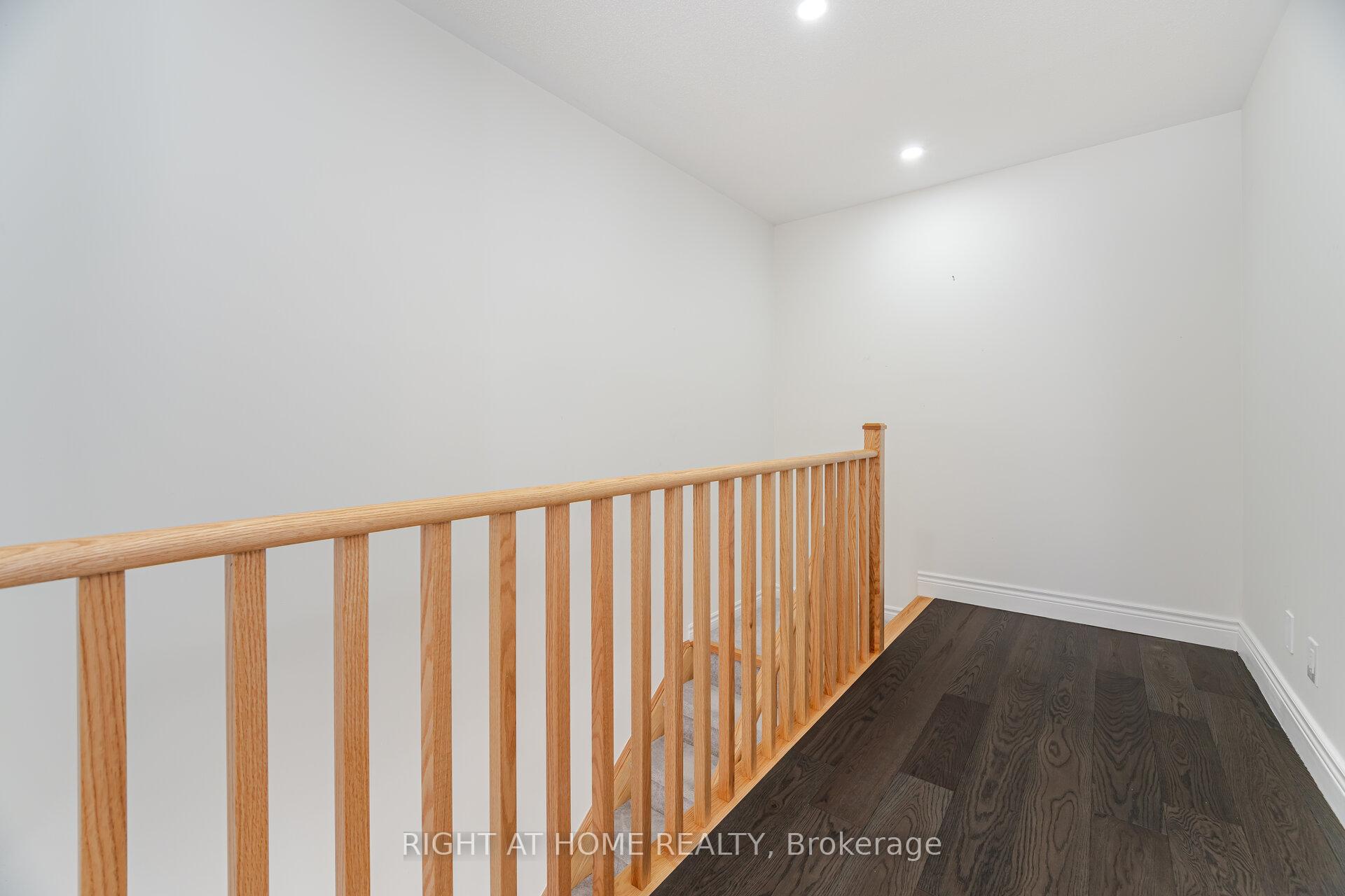 Photo 23 of 48 Porcelain Way, Whitby, Rolling Acres — HOMEH