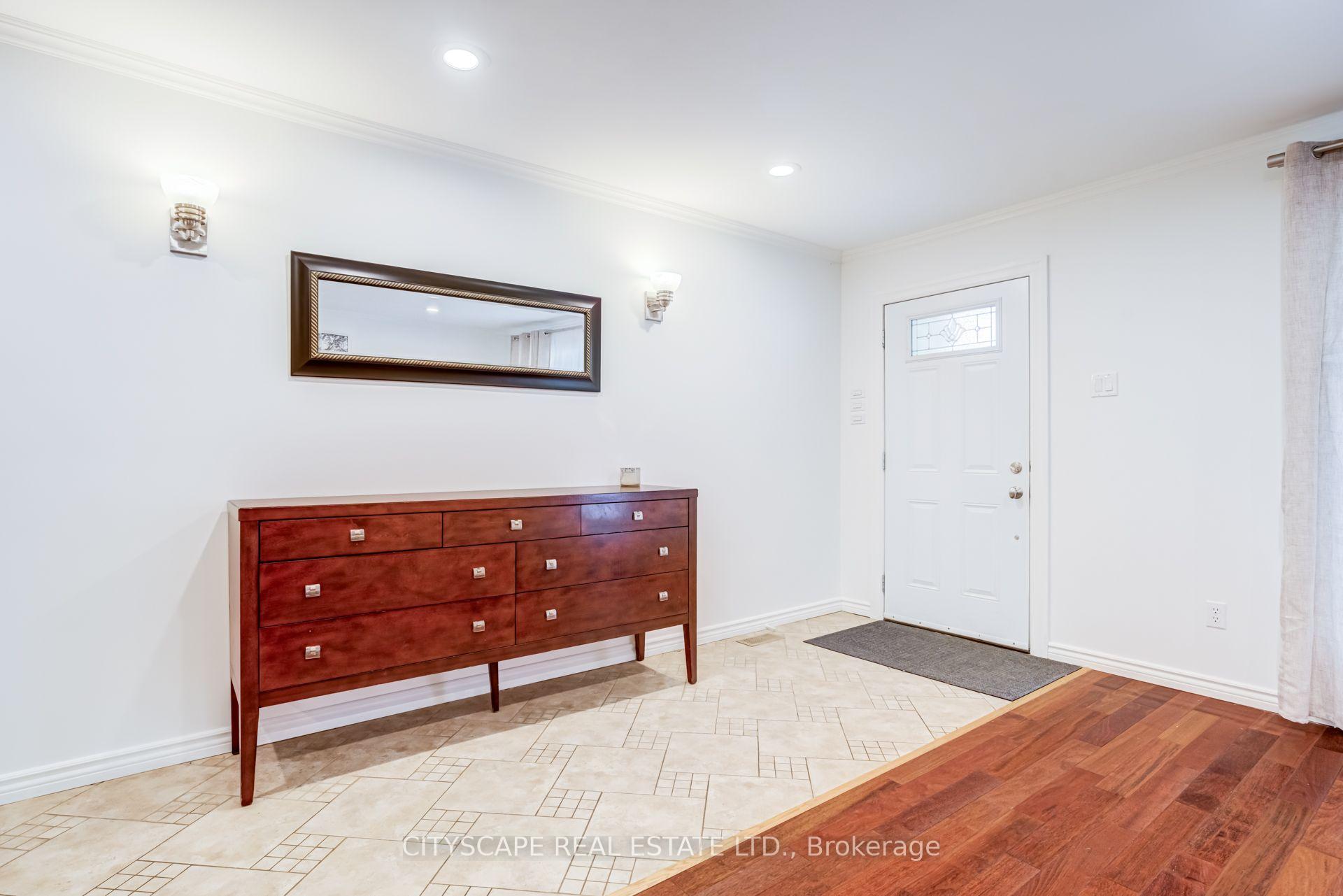 Photo 2 of 34 Highgate Drive, Markham, Milliken Mills West — HOMEH