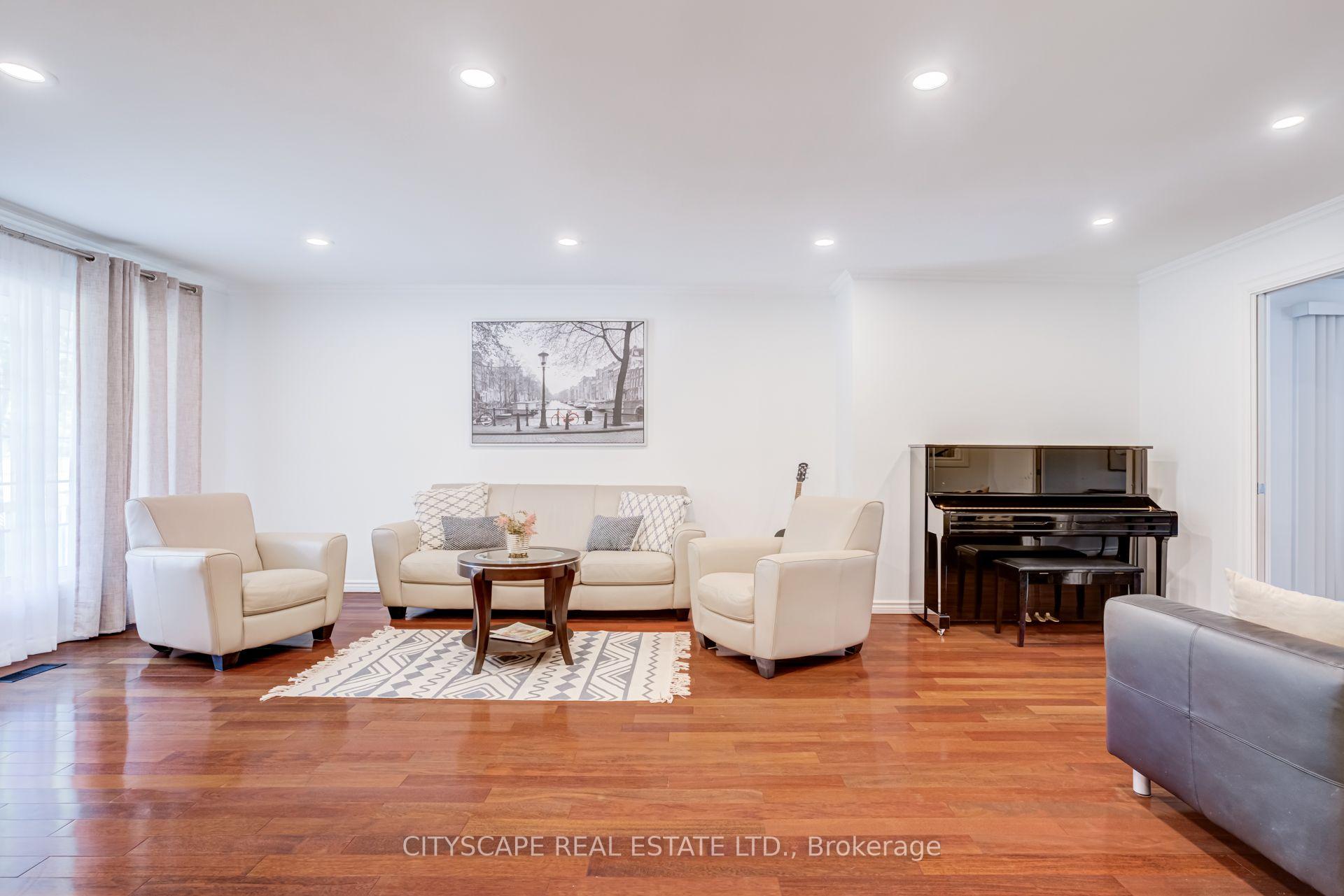 Photo 4 of 34 Highgate Drive, Markham, Milliken Mills West — HOMEH