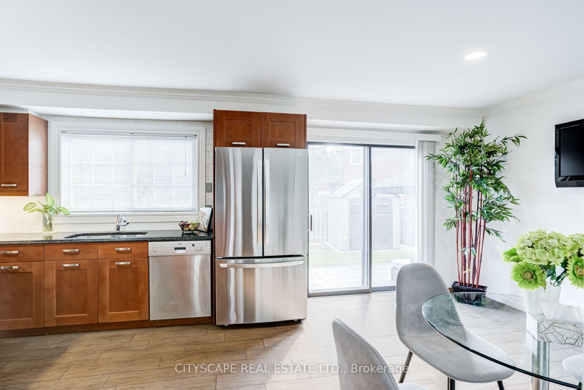 Photo 12 of 34 Highgate Drive, Markham, Milliken Mills West — HOMEH