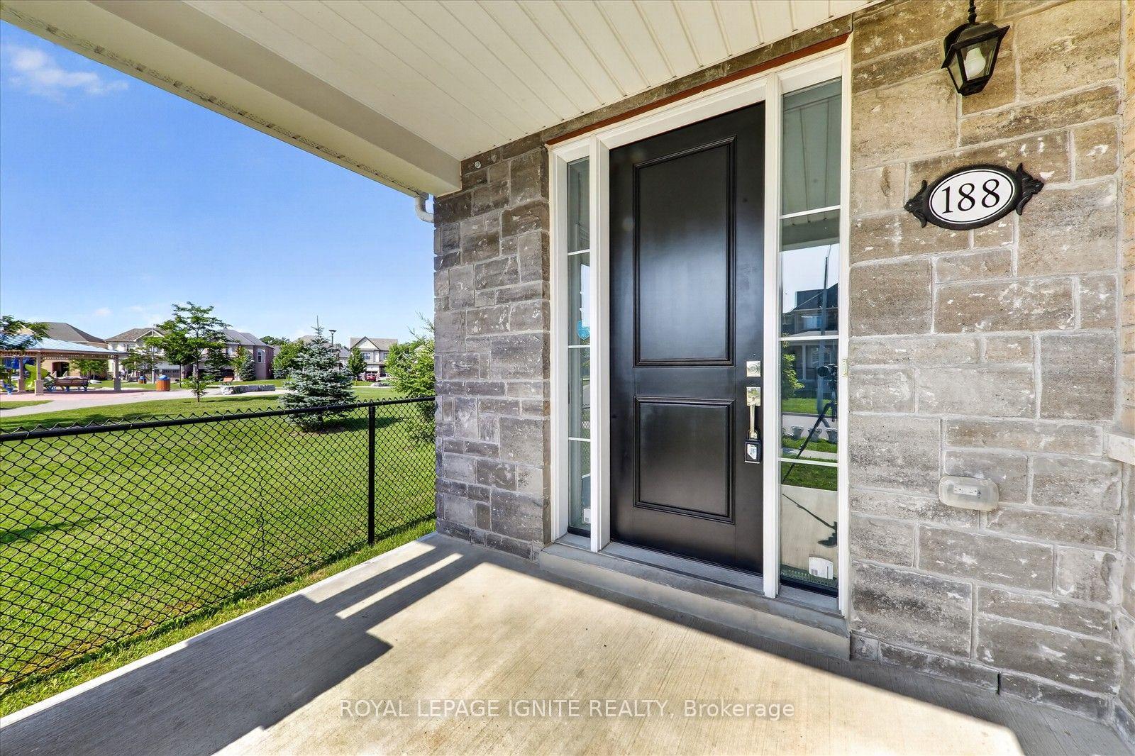 Photo 4 of 188 Douglas Kemp Crescent, Clarington, Bowmanville — HOMEH