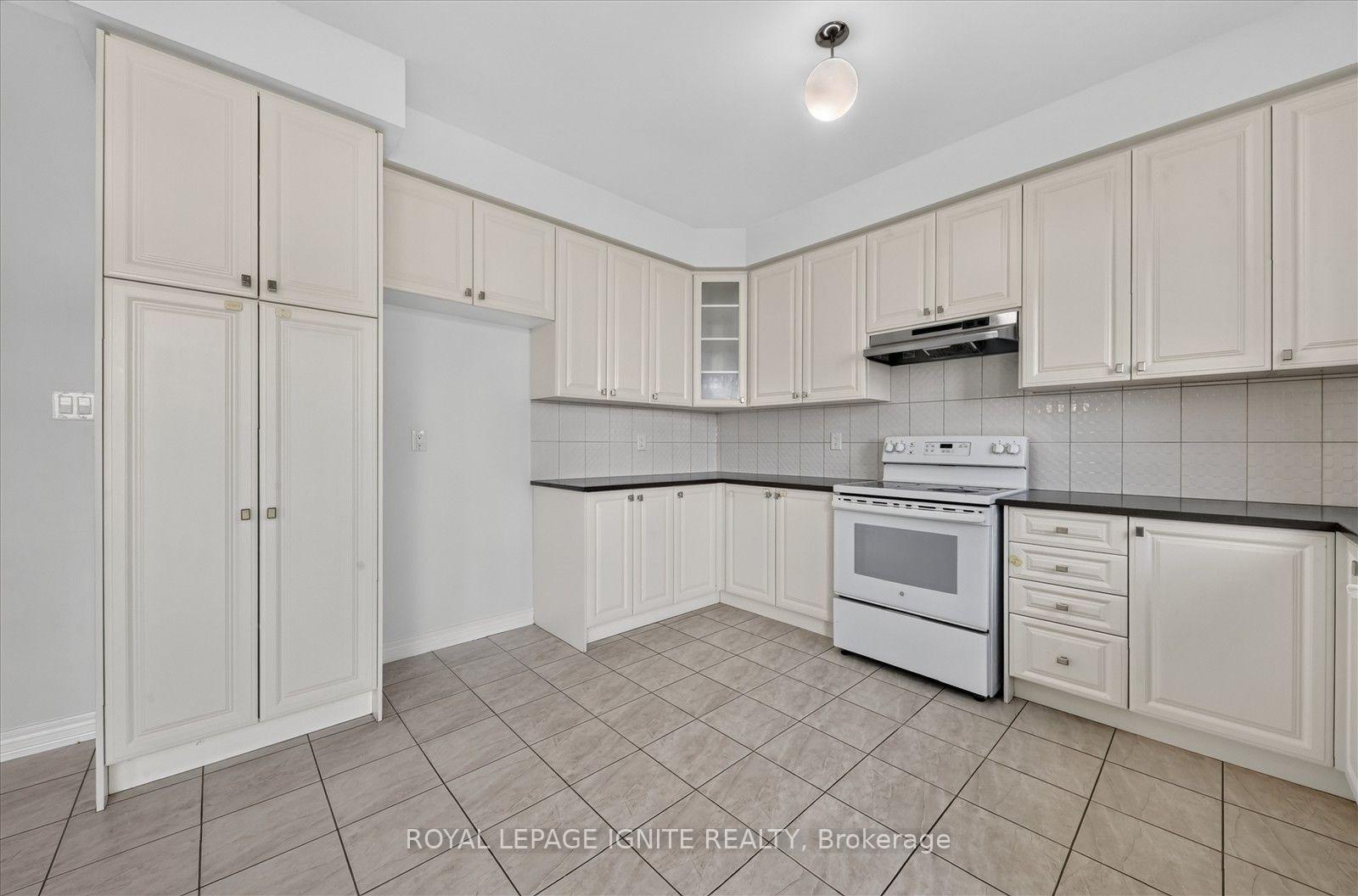 Photo 13 of 188 Douglas Kemp Crescent, Clarington, Bowmanville — HOMEH