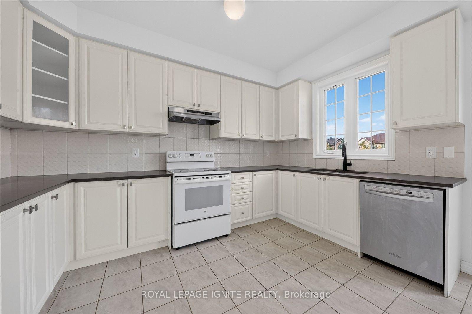 Photo 14 of 188 Douglas Kemp Crescent, Clarington, Bowmanville — HOMEH