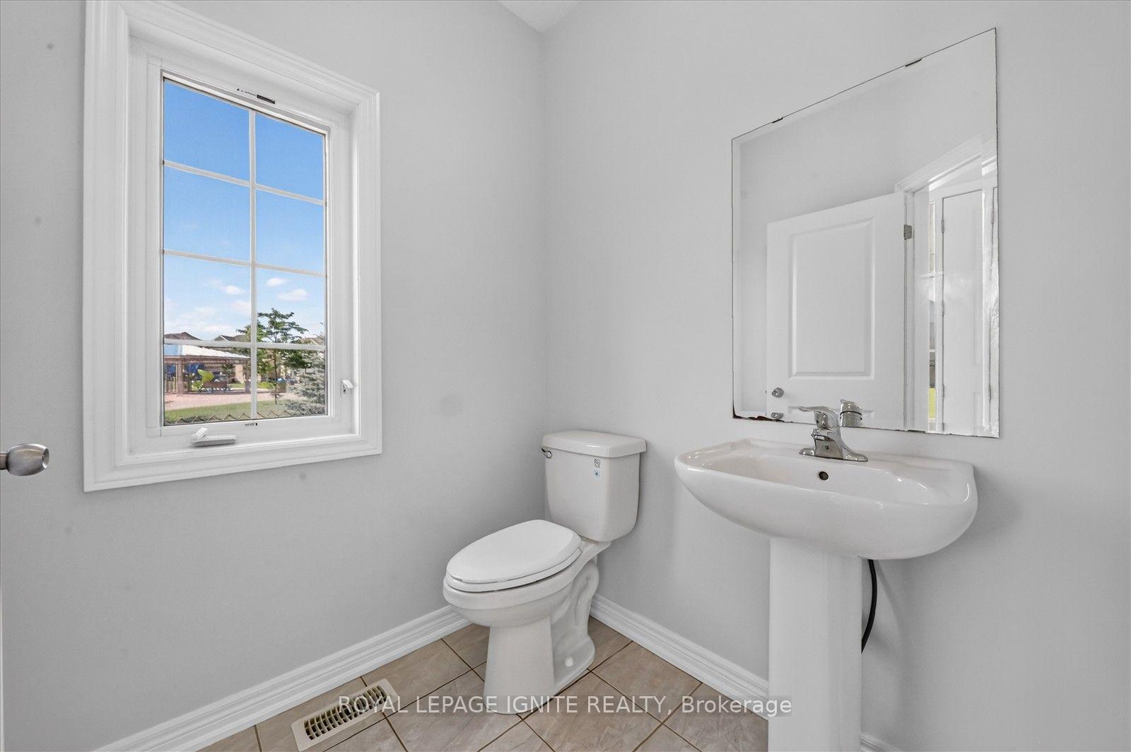 Photo 15 of 188 Douglas Kemp Crescent, Clarington, Bowmanville — HOMEH