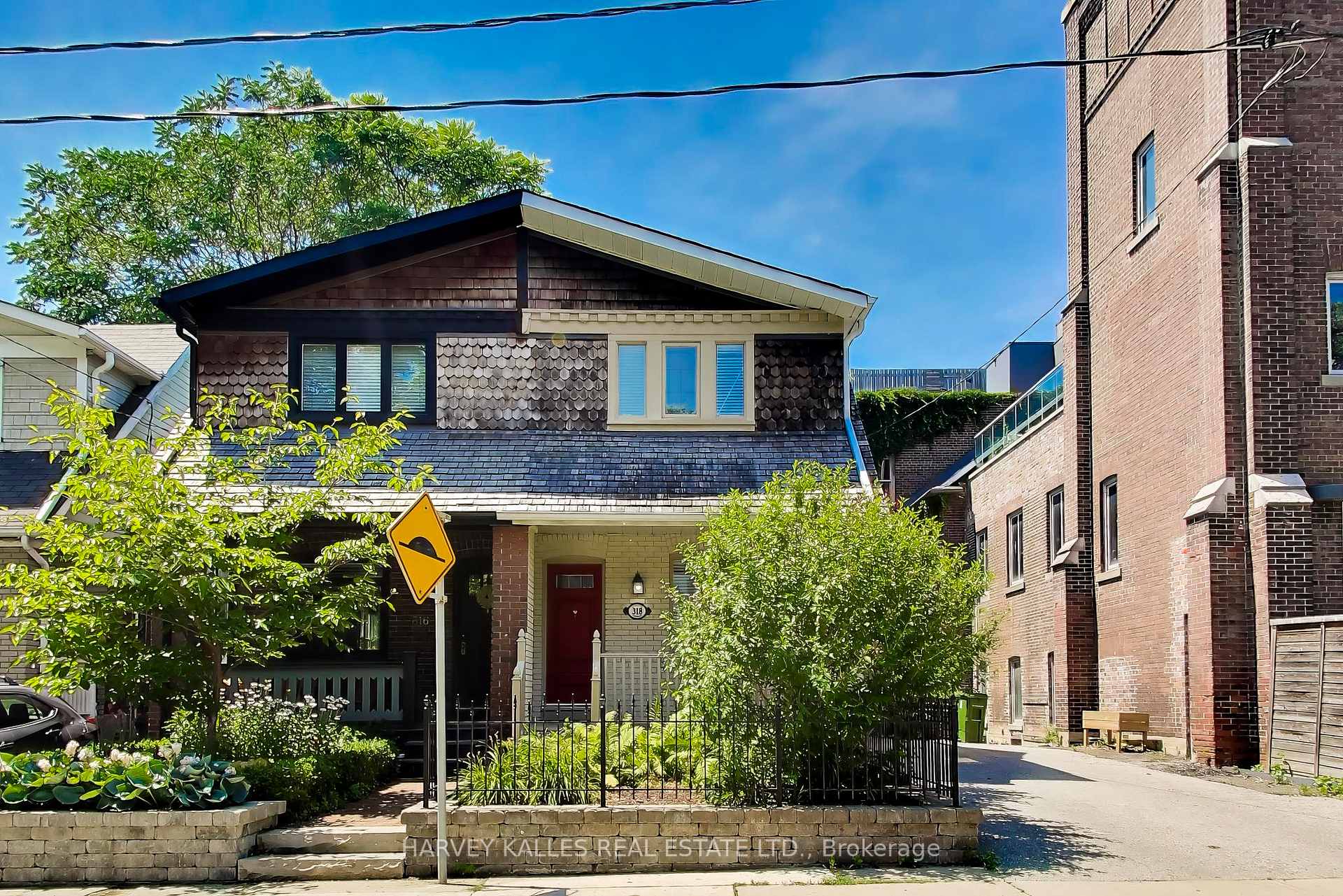 Front of 318 Sumach Street