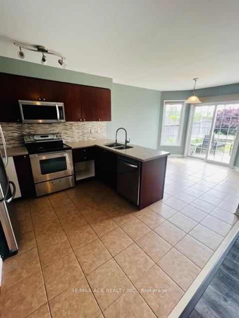 Photo 3 of 1512 Pennel Drive, Oshawa, Taunton — HOMEH