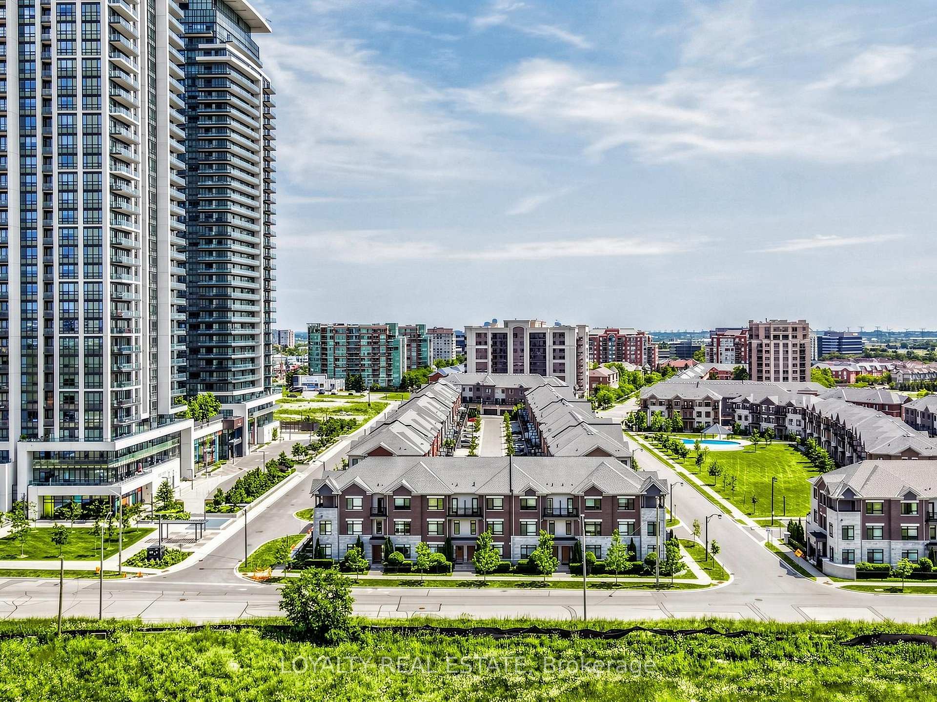 Photo 3 of 52 South Park Road, Markham, Commerce Valley — HOMEH