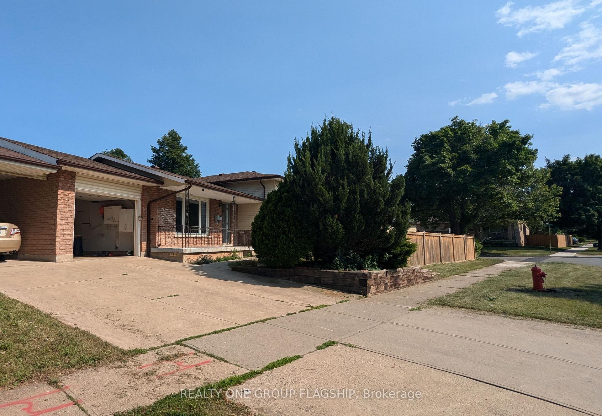 Photo 2 of Unit Upper, 7 Greening Avenue, Hamilton, Stoney Creek — HOMEH