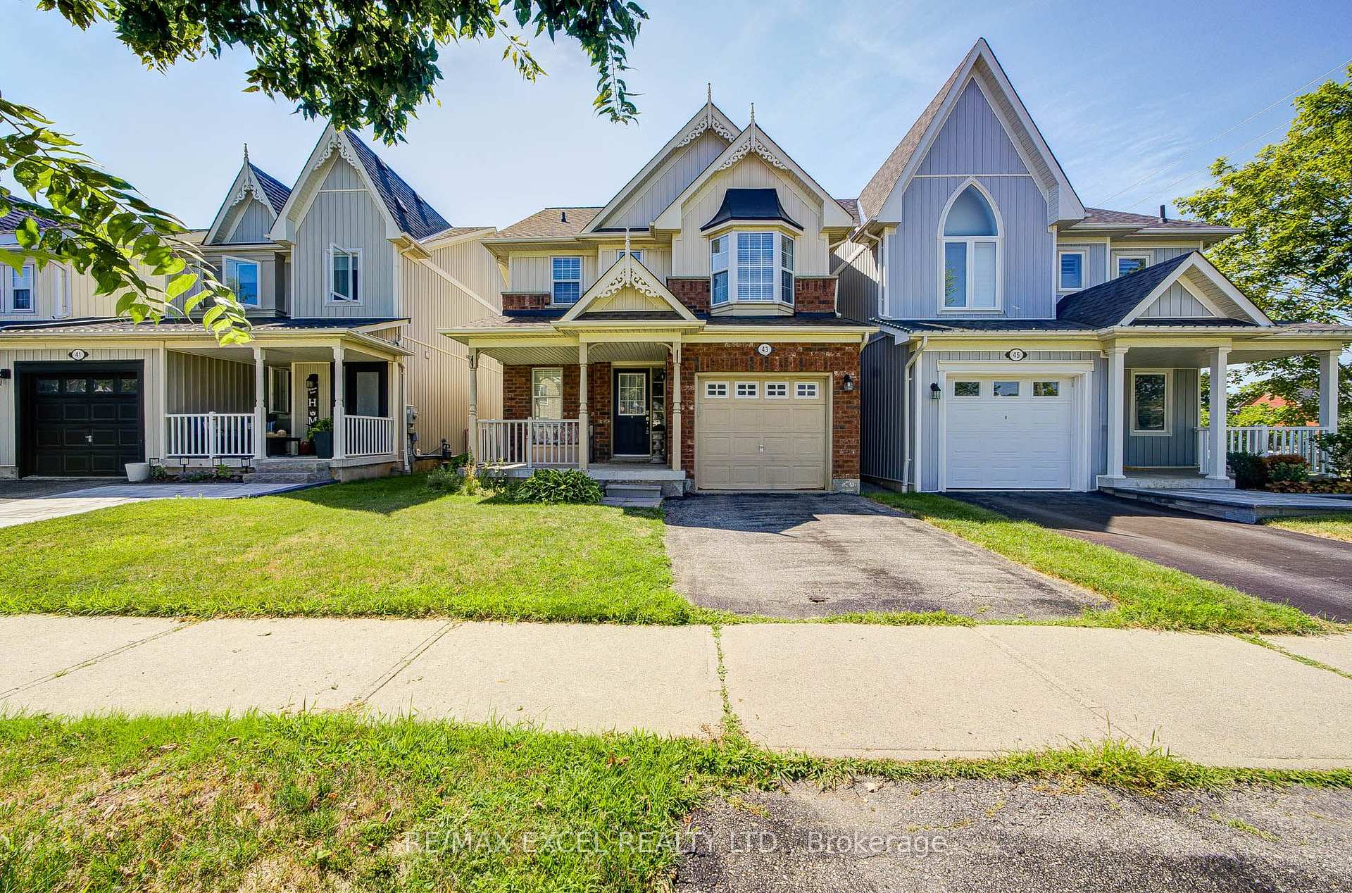 Photo 1 of 43 Beaumaris Crescent, Whitby, Brooklin — HOMEH
