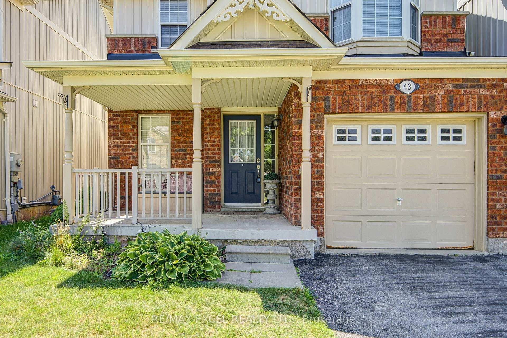 Photo 2 of 43 Beaumaris Crescent, Whitby, Brooklin — HOMEH