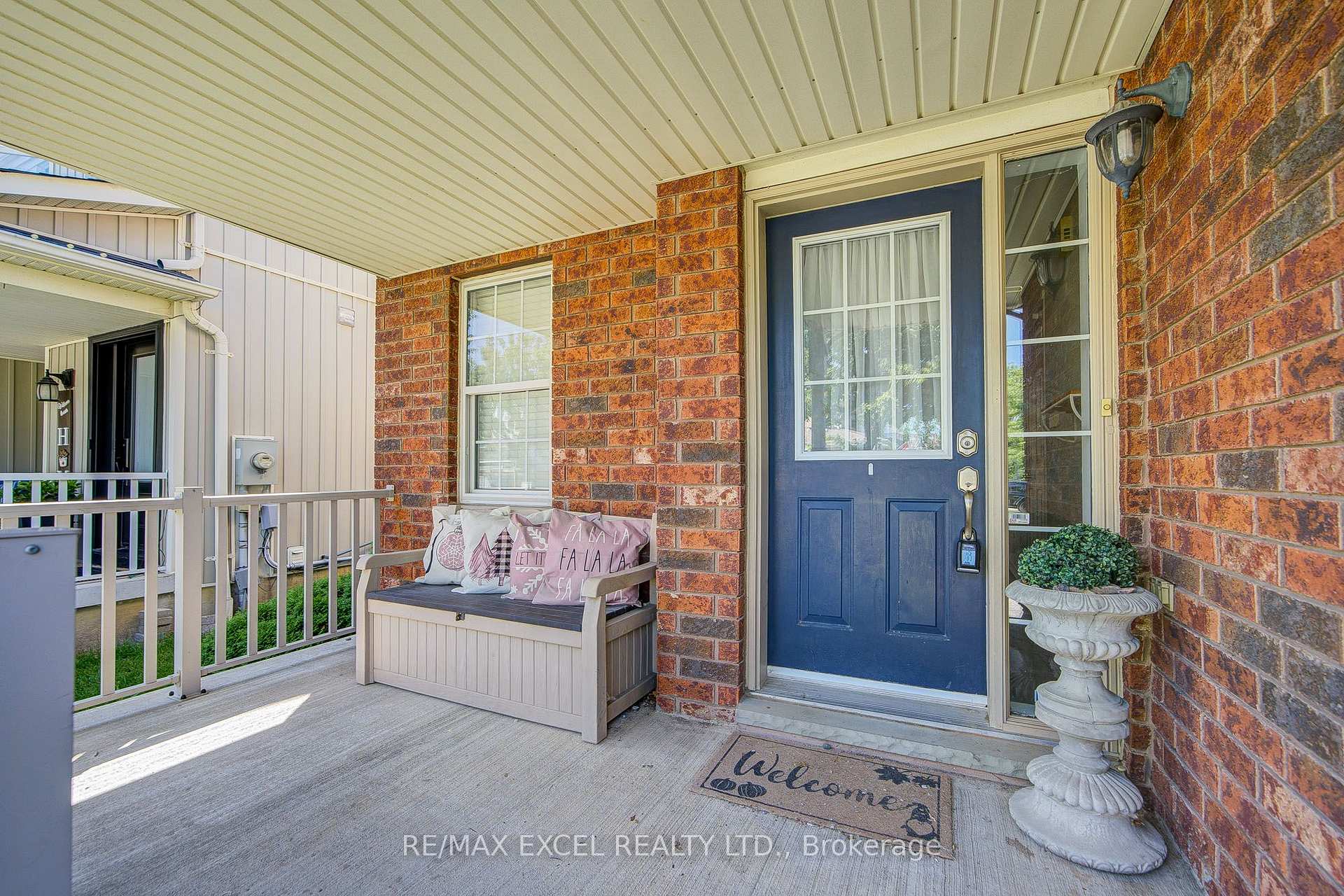Photo 3 of 43 Beaumaris Crescent, Whitby, Brooklin — HOMEH