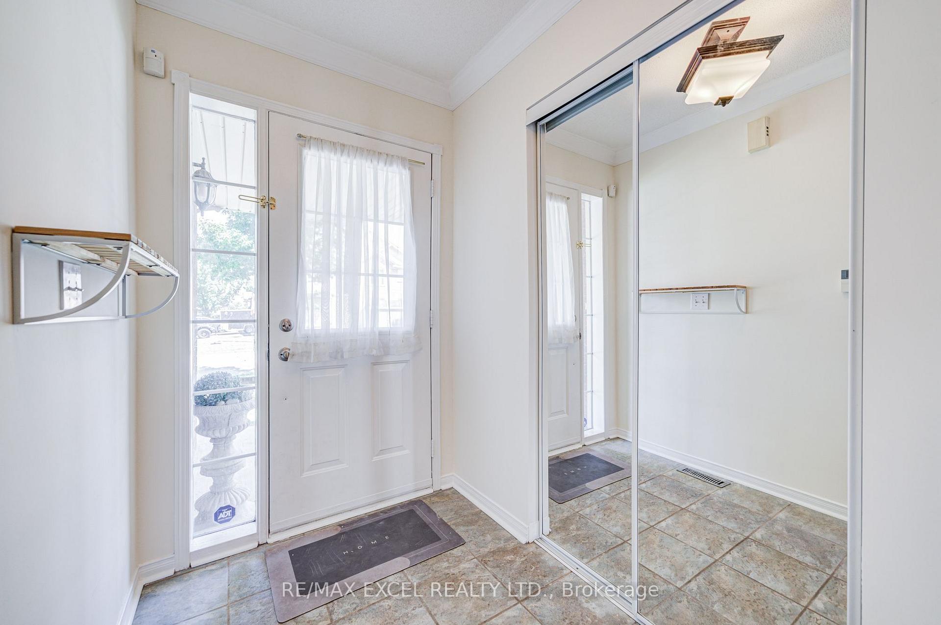 Photo 4 of 43 Beaumaris Crescent, Whitby, Brooklin — HOMEH