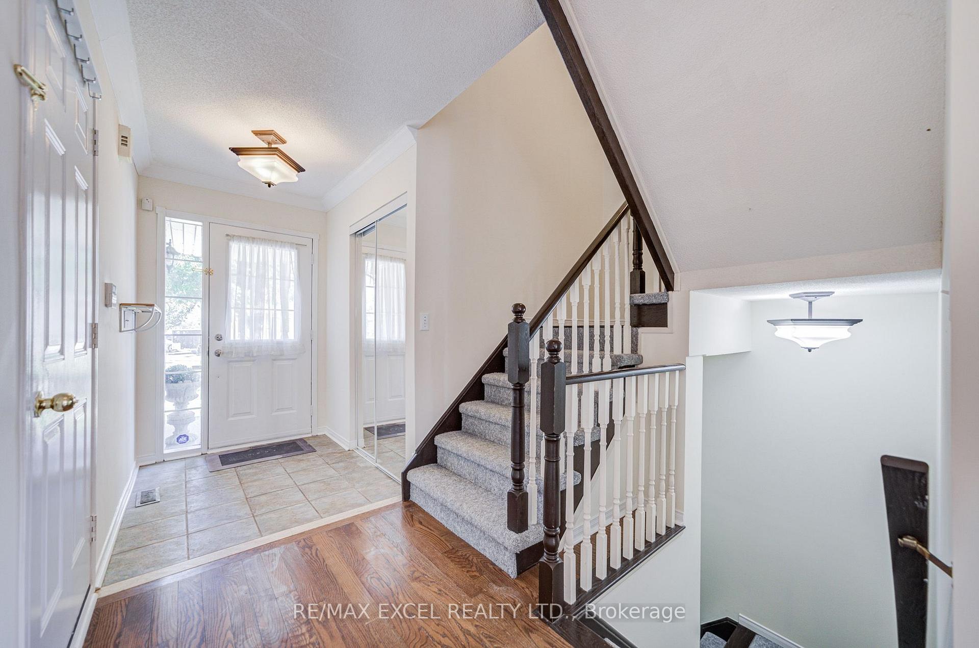 Photo 6 of 43 Beaumaris Crescent, Whitby, Brooklin — HOMEH