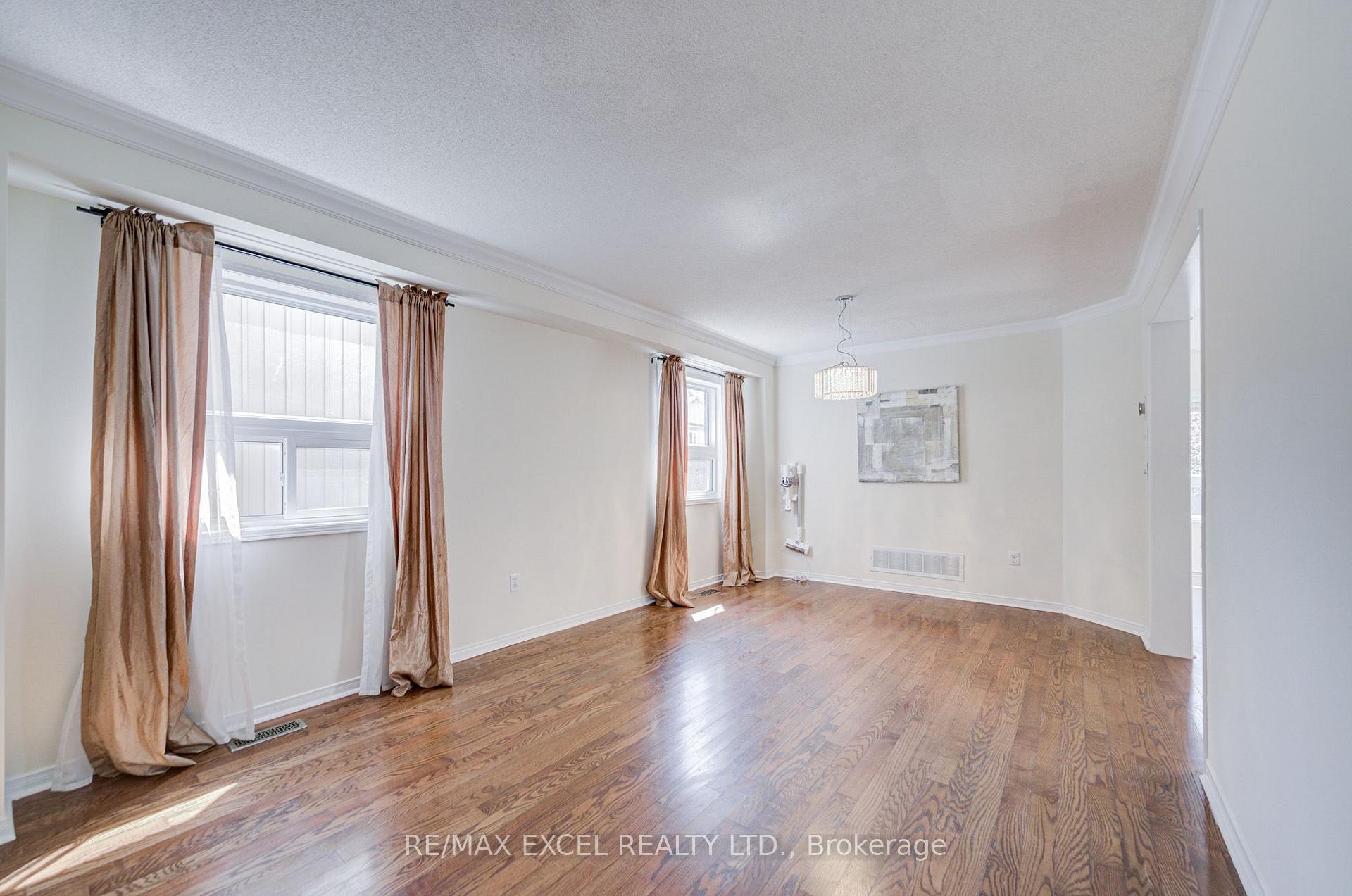 Photo 7 of 43 Beaumaris Crescent, Whitby, Brooklin — HOMEH
