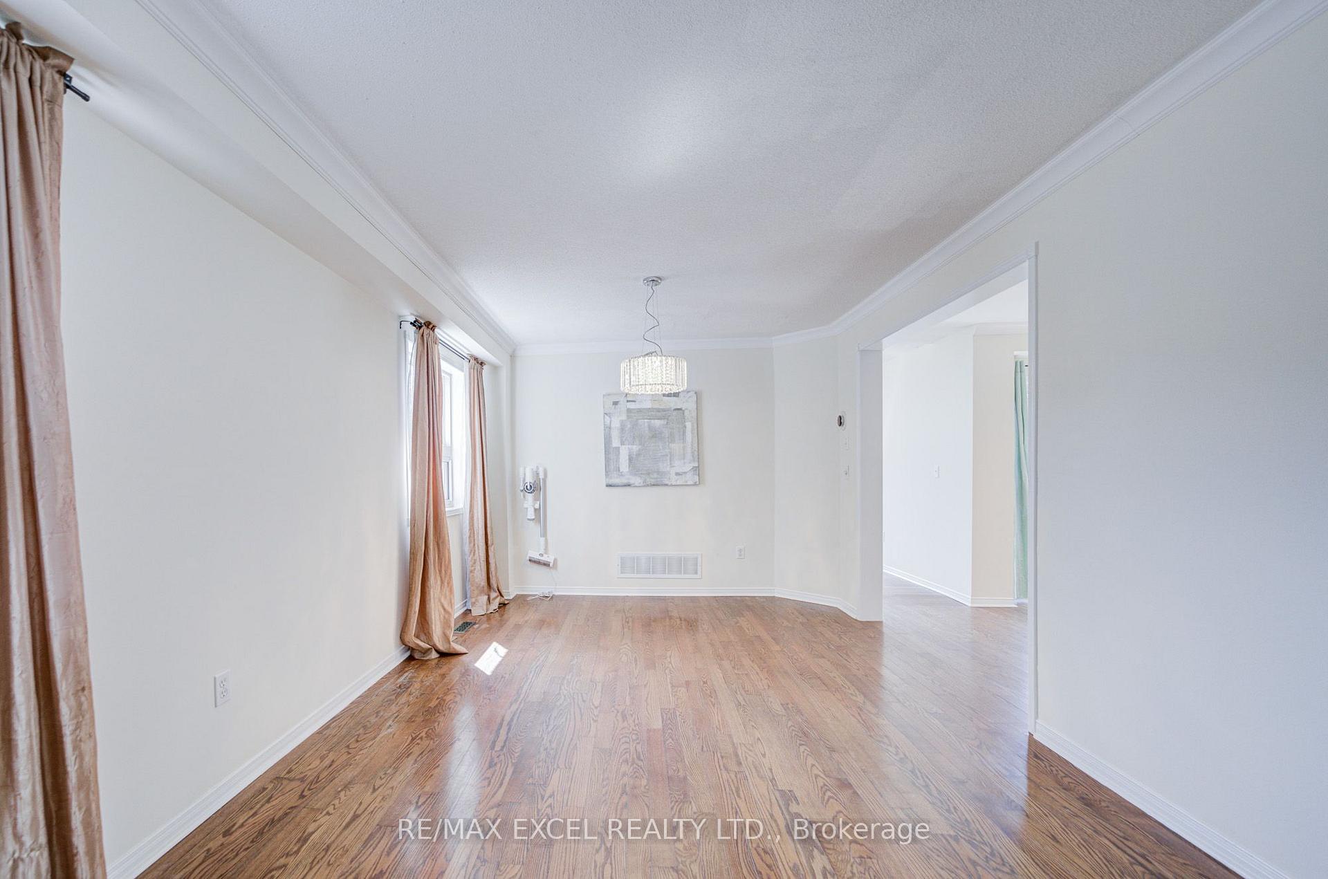 Photo 8 of 43 Beaumaris Crescent, Whitby, Brooklin — HOMEH