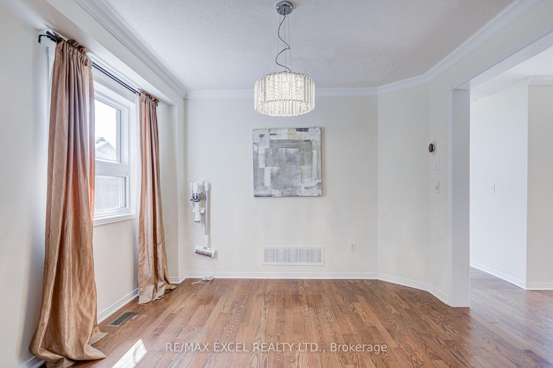Photo 10 of 43 Beaumaris Crescent, Whitby, Brooklin — HOMEH