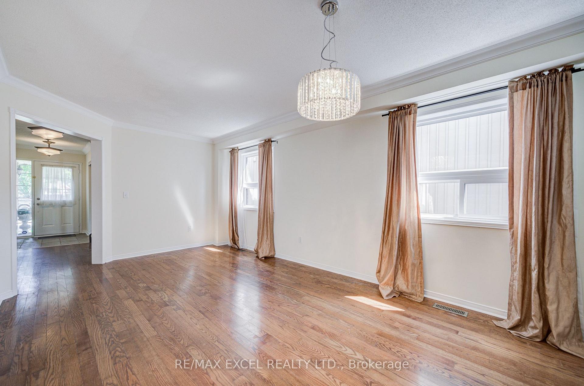 Photo 11 of 43 Beaumaris Crescent, Whitby, Brooklin — HOMEH