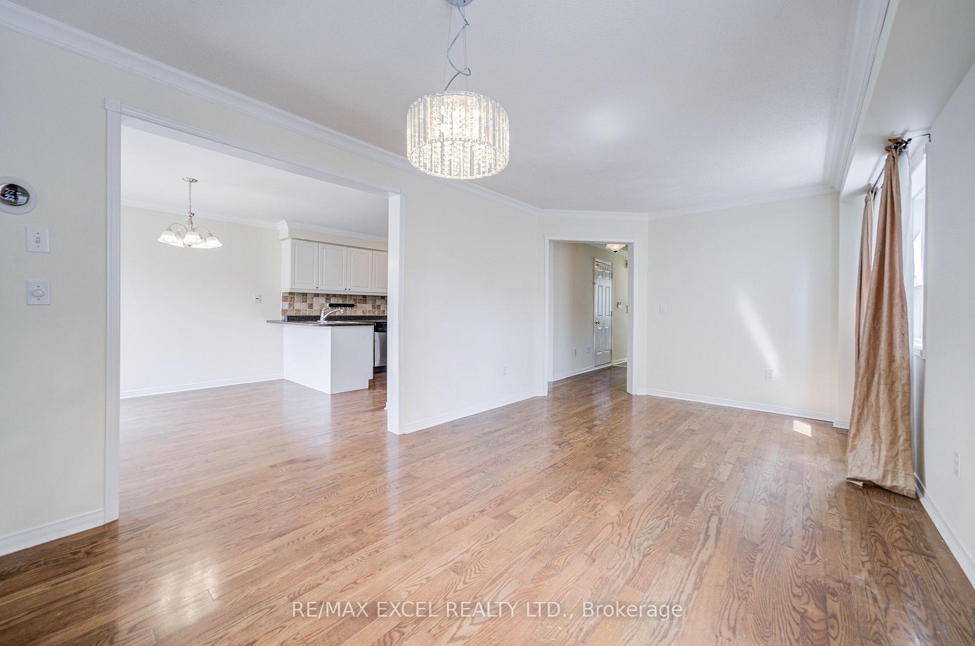 Photo 12 of 43 Beaumaris Crescent, Whitby, Brooklin — HOMEH