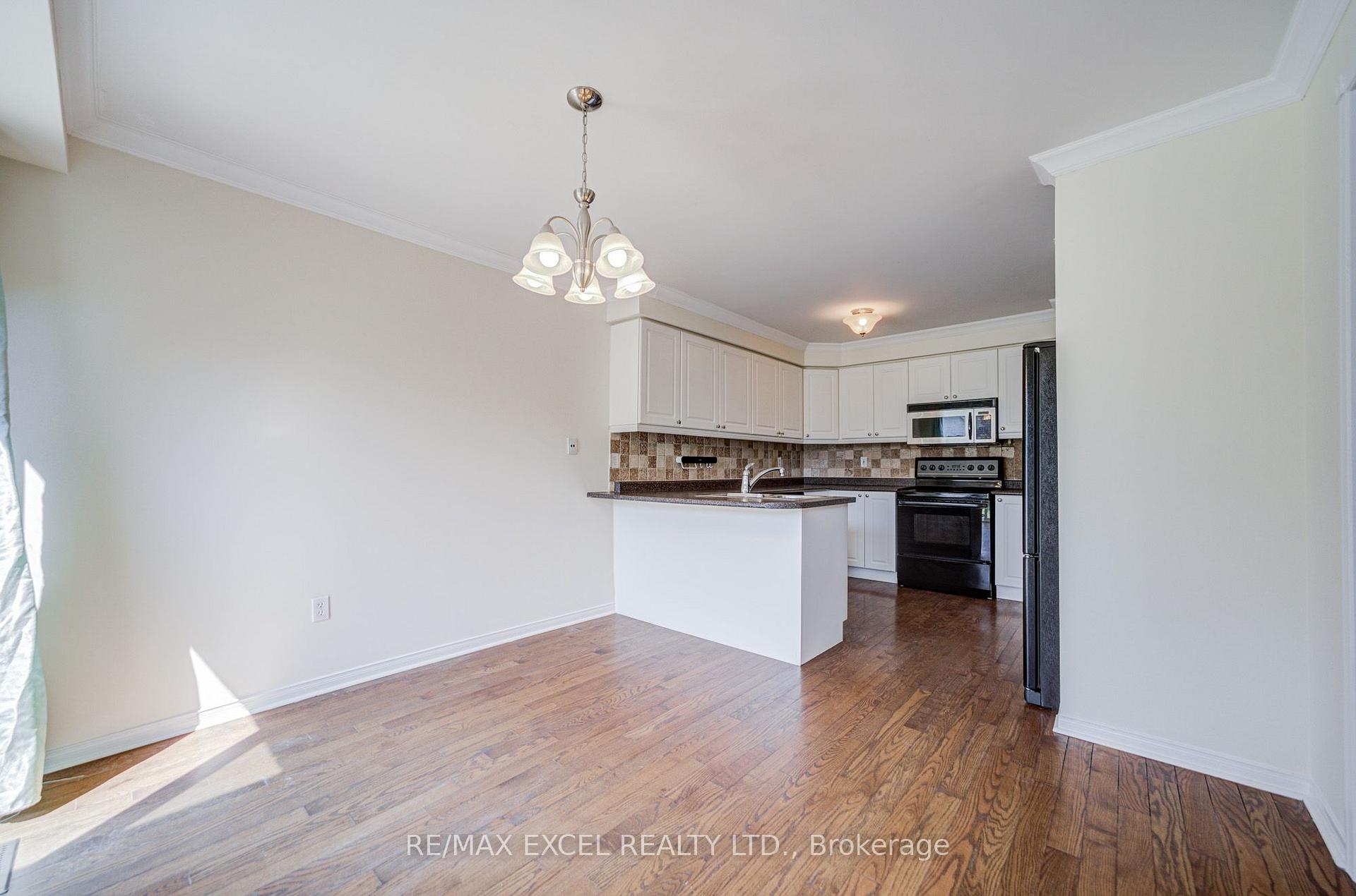 Photo 13 of 43 Beaumaris Crescent, Whitby, Brooklin — HOMEH