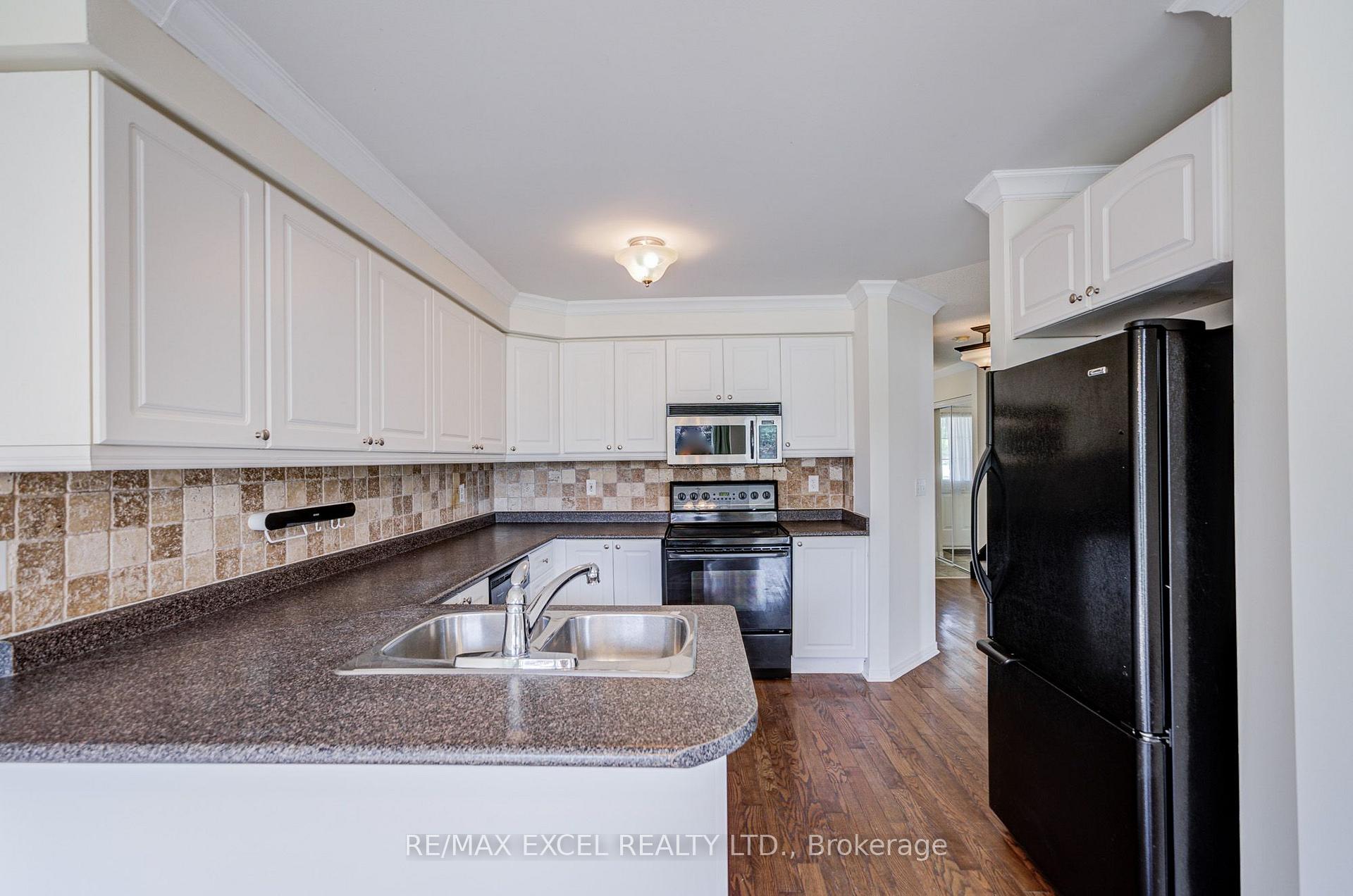 Photo 15 of 43 Beaumaris Crescent, Whitby, Brooklin — HOMEH