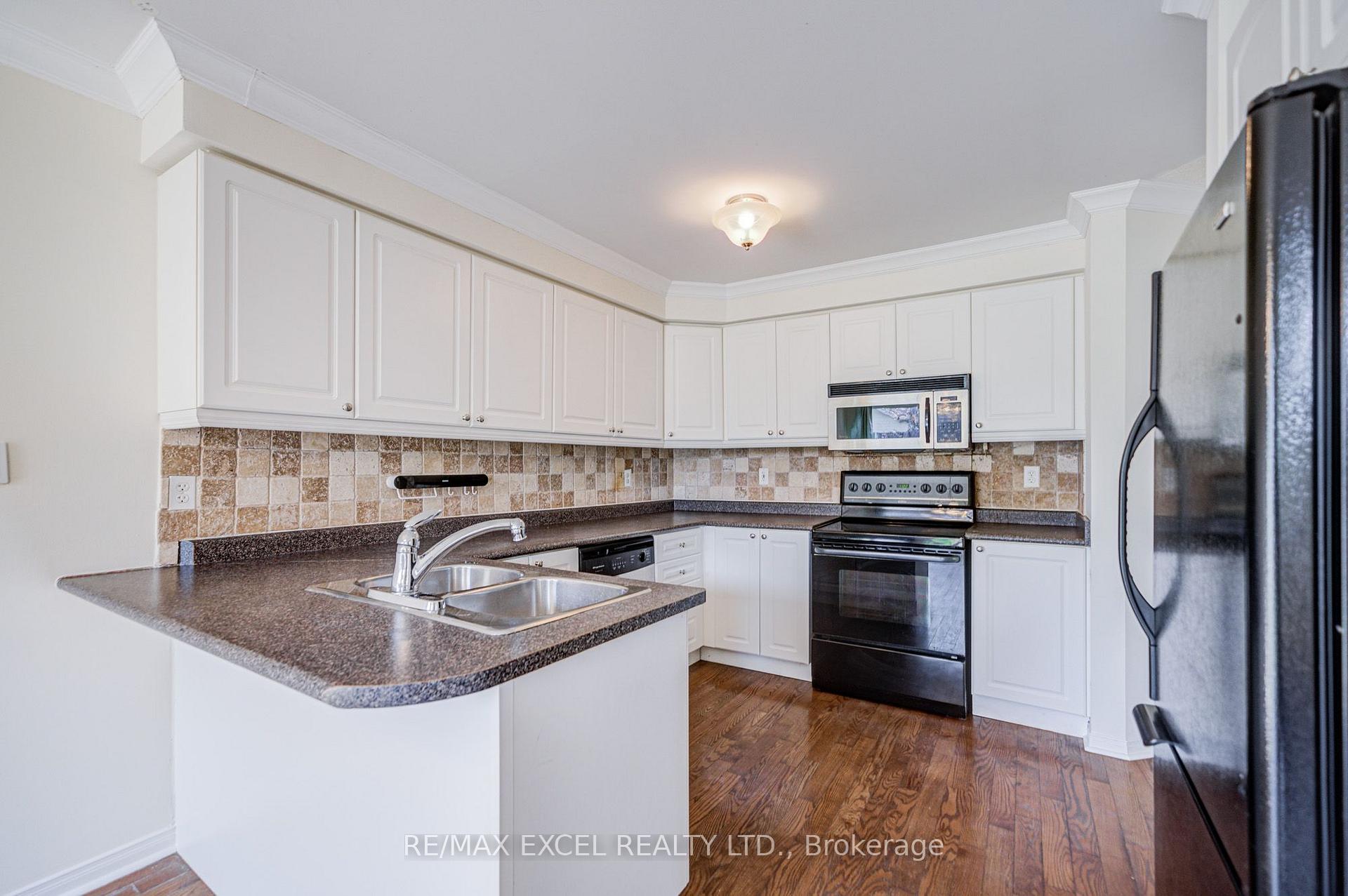 Photo 16 of 43 Beaumaris Crescent, Whitby, Brooklin — HOMEH
