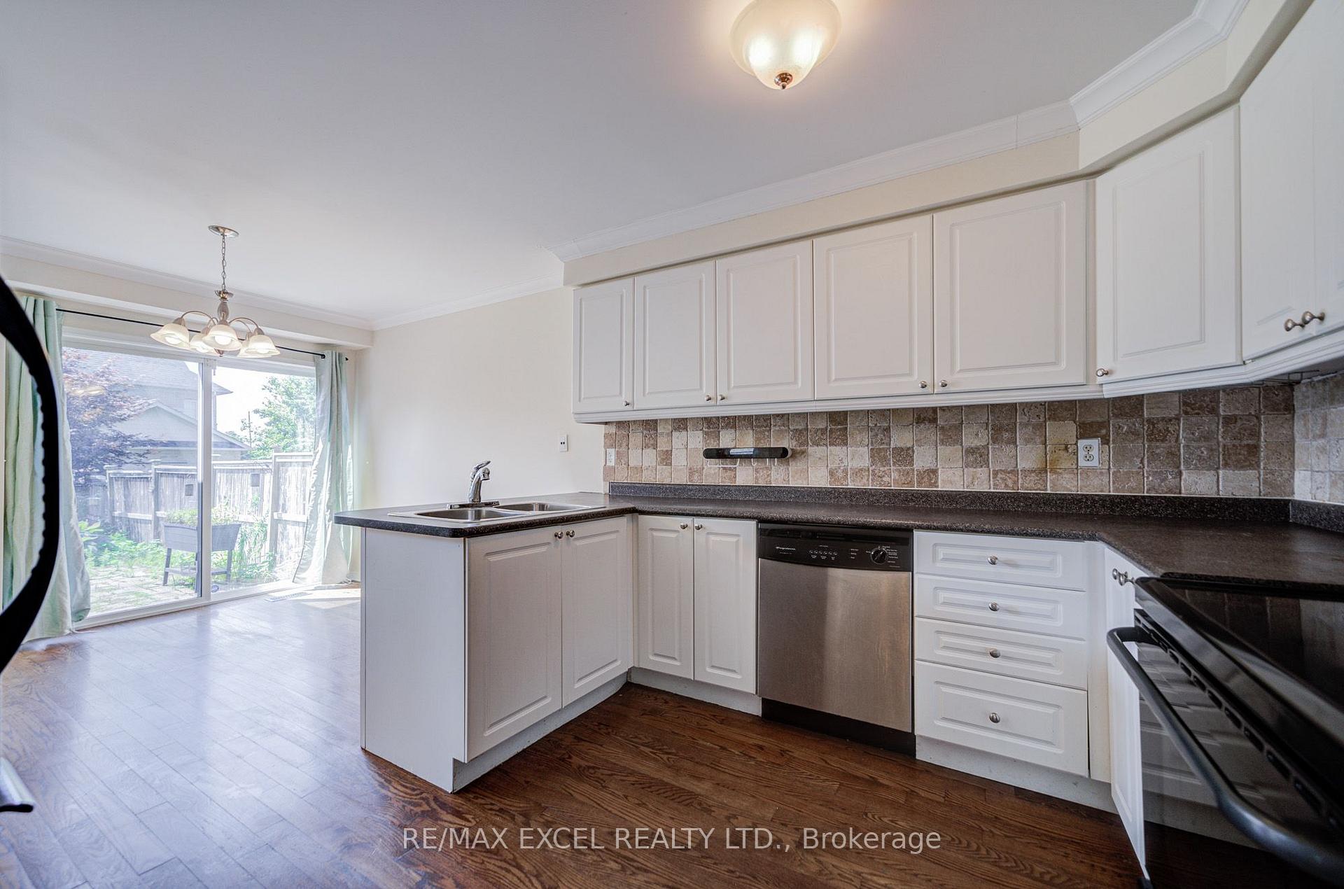 Photo 17 of 43 Beaumaris Crescent, Whitby, Brooklin — HOMEH