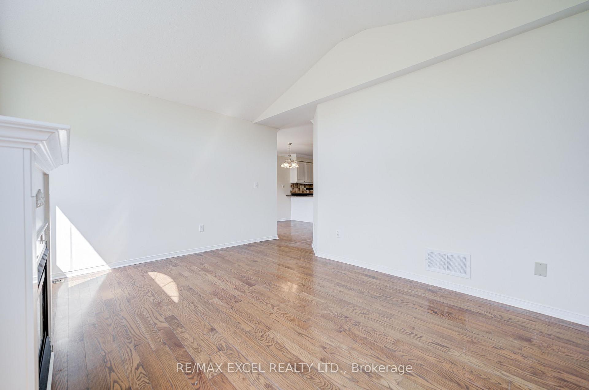 Photo 23 of 43 Beaumaris Crescent, Whitby, Brooklin — HOMEH